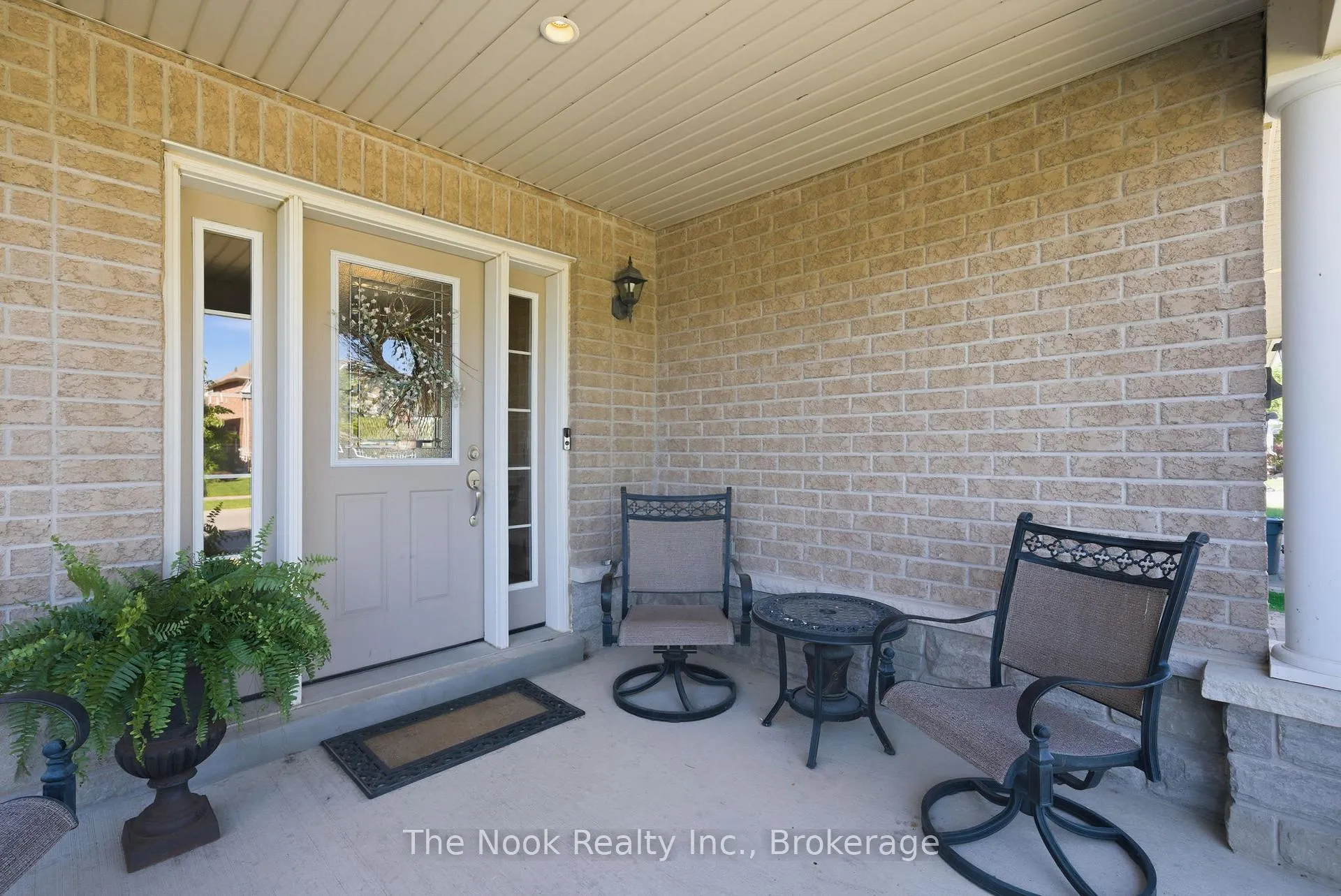 Photo 4 of 337 Bons Avenue, Clarington, Bowmanville — HOMEH