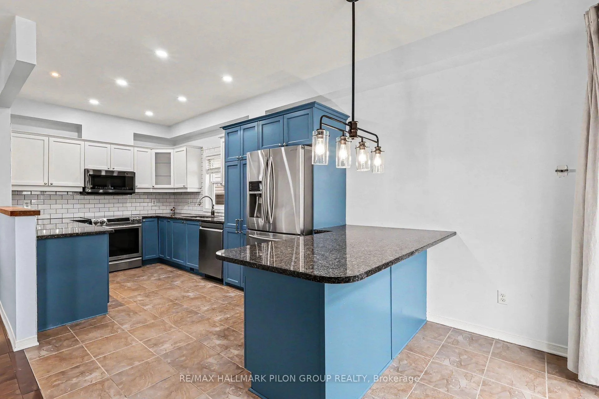 Photo 10 of 108 Jolley Cut Way, Ottawa, Mer Bleue/Bradley Estates/Anderson Park — HOMEH