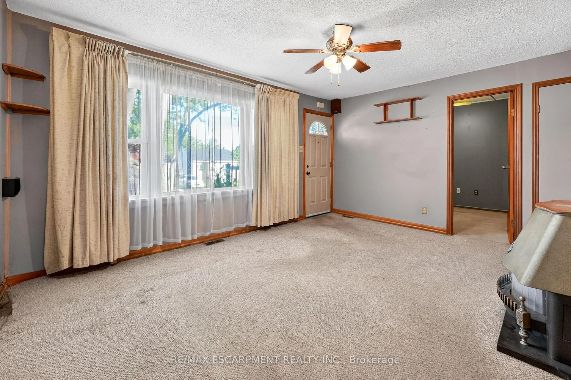 Photo 4 of 80 Walter Avenue N, Hamilton, Normanhurst — HOMEH