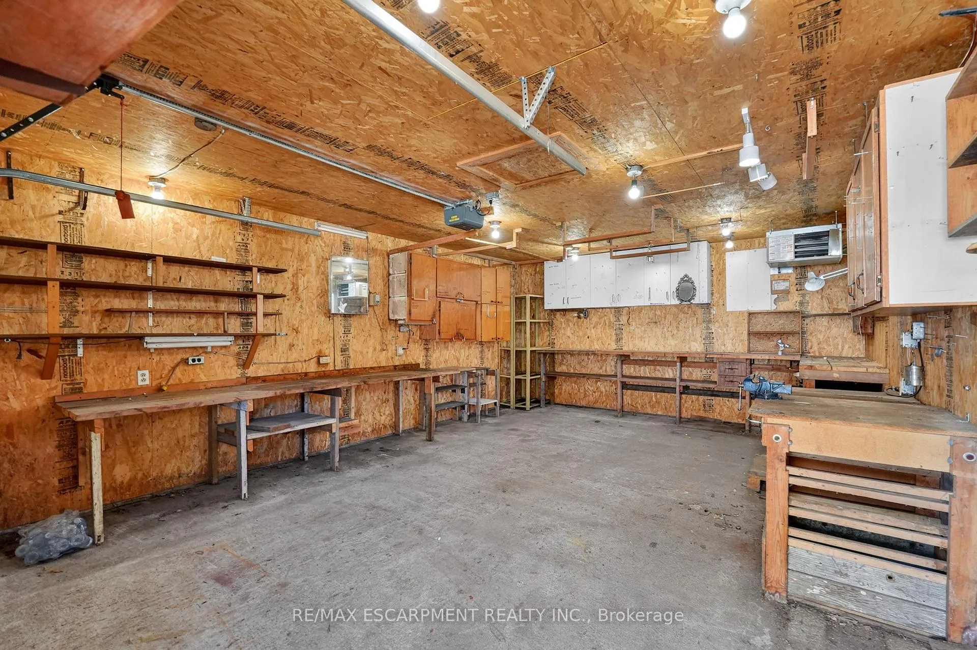 Photo 16 of 80 Walter Avenue N, Hamilton, Normanhurst — HOMEH