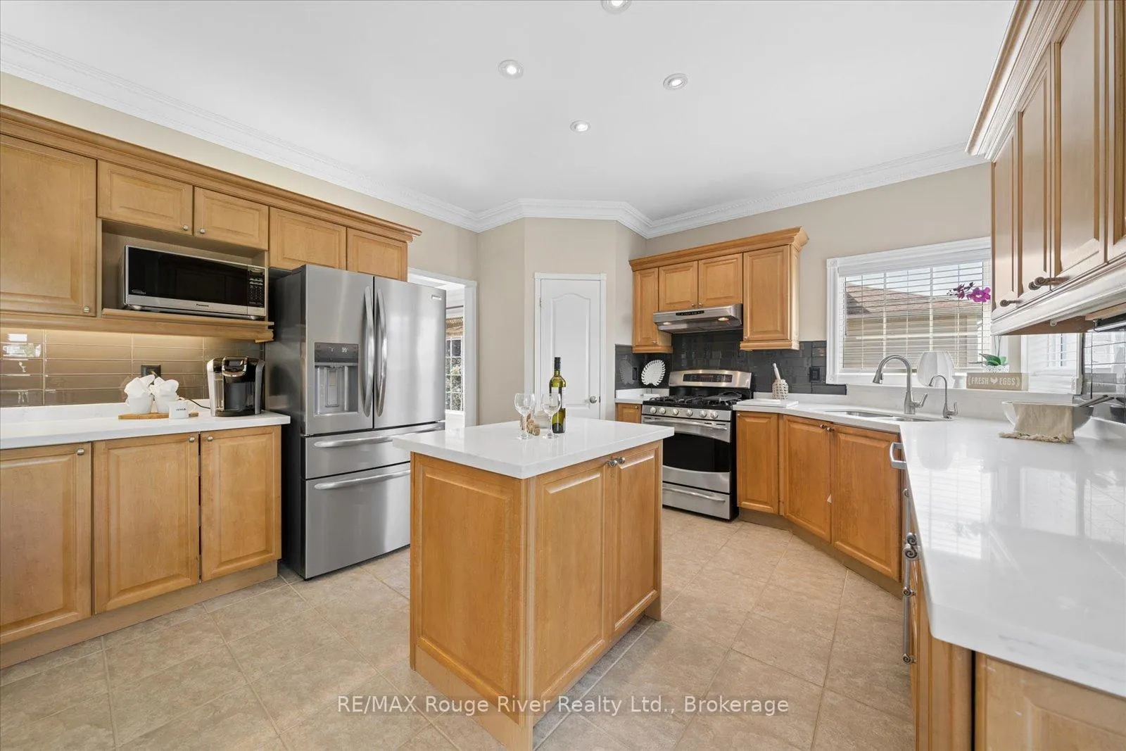 Photo 11 of 8 Briggs Crescent, Whitby, Brooklin — HOMEH