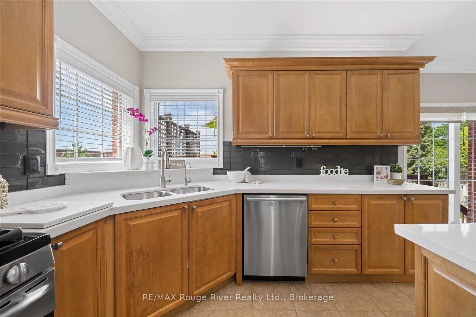 Photo 12 of 8 Briggs Crescent, Whitby, Brooklin — HOMEH