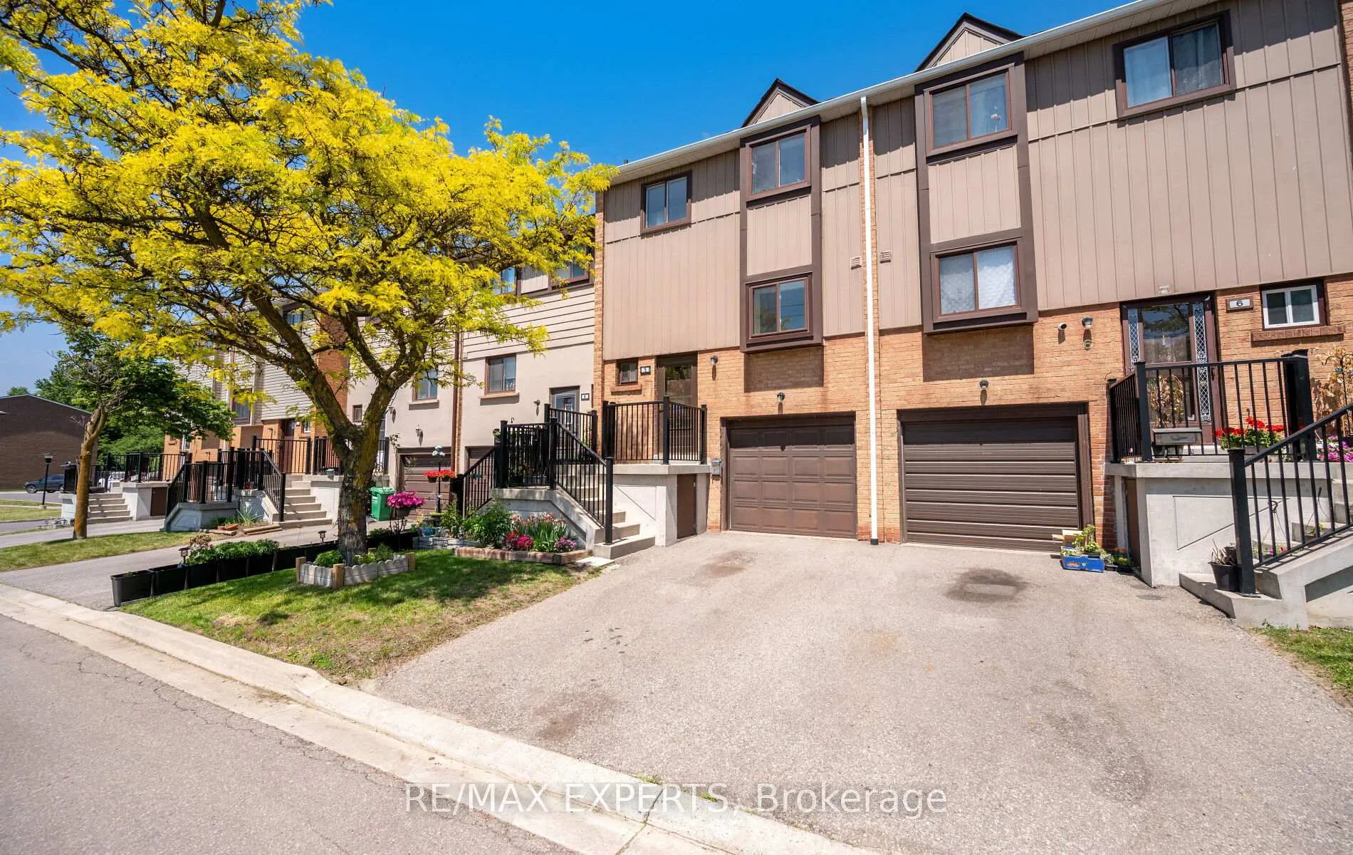 Photo 2 of 5 Moregate Crescent, Brampton, Central Park — HOMEH