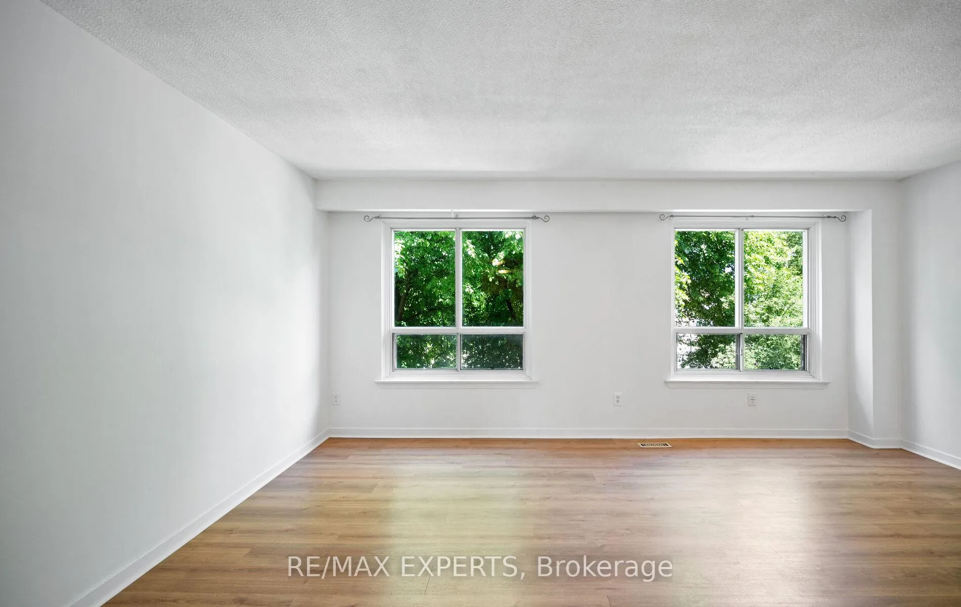 Photo 5 of 5 Moregate Crescent, Brampton, Central Park — HOMEH