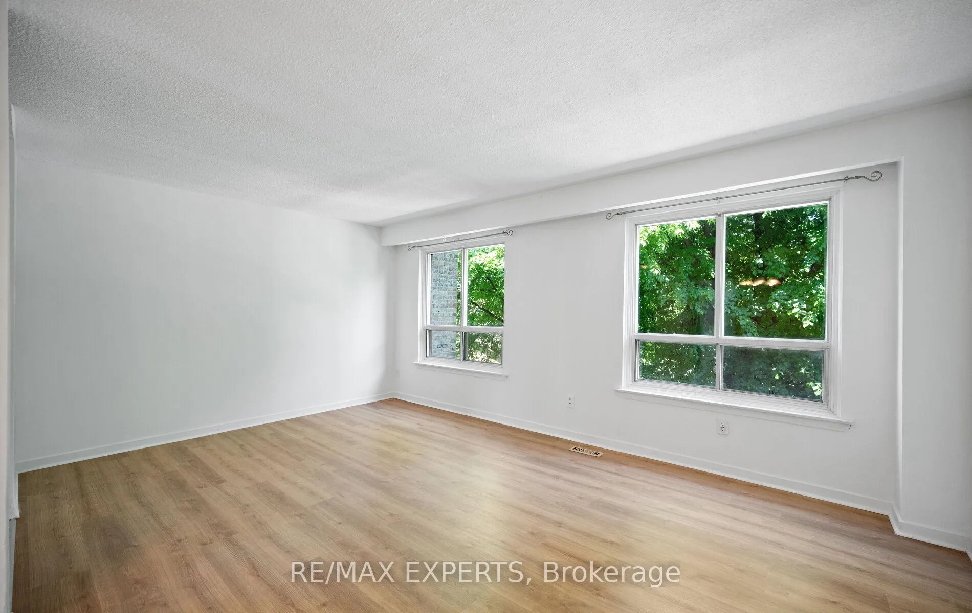 Photo 6 of 5 Moregate Crescent, Brampton, Central Park — HOMEH