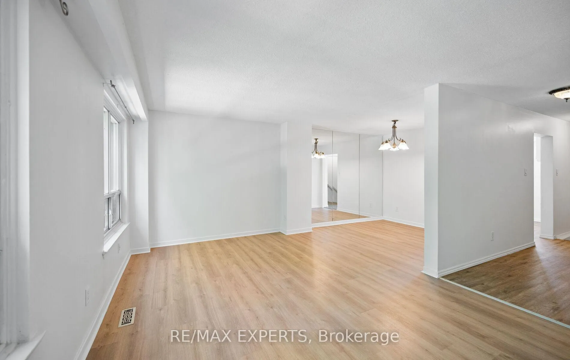Photo 8 of 5 Moregate Crescent, Brampton, Central Park — HOMEH