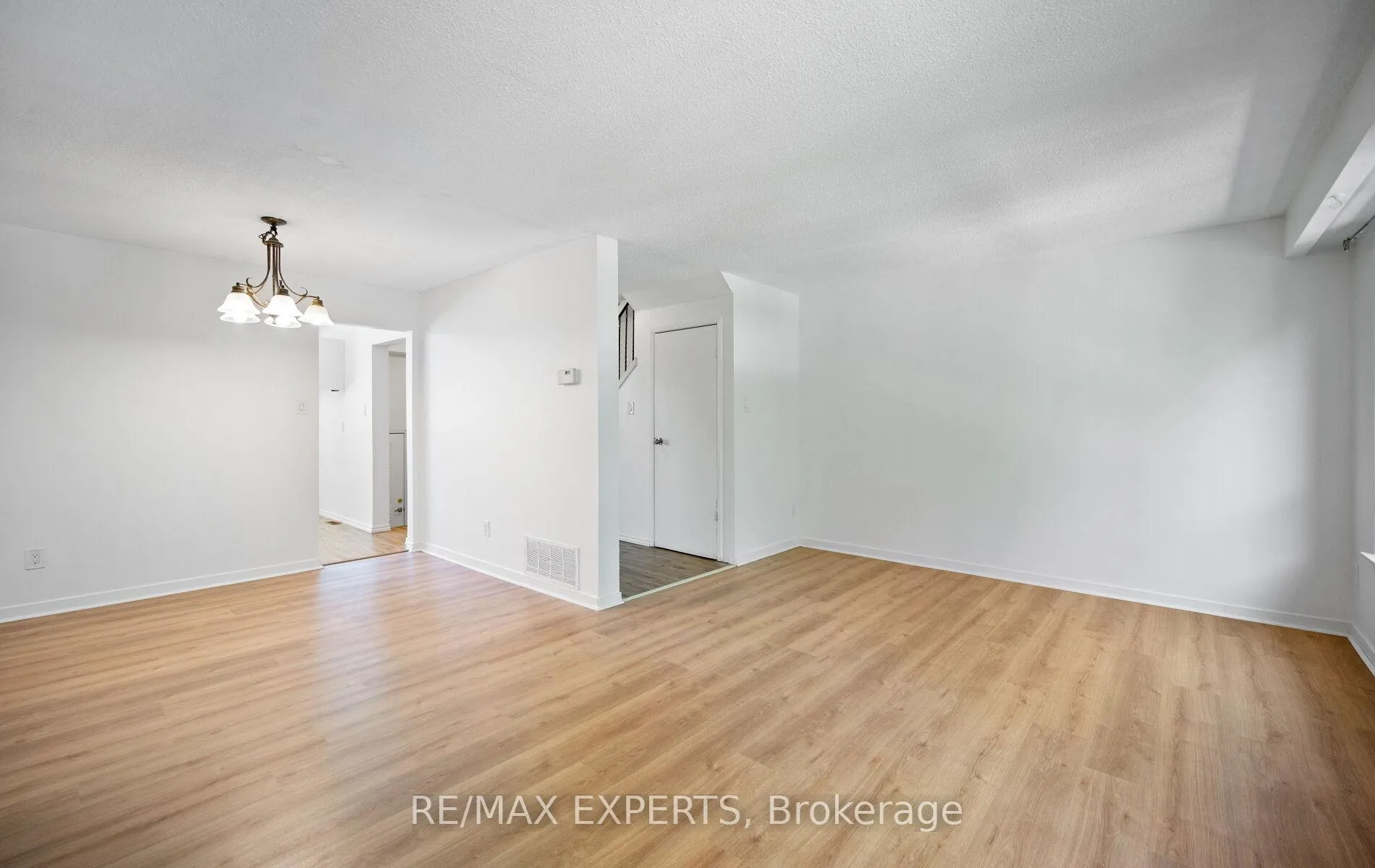 Photo 9 of 5 Moregate Crescent, Brampton, Central Park — HOMEH