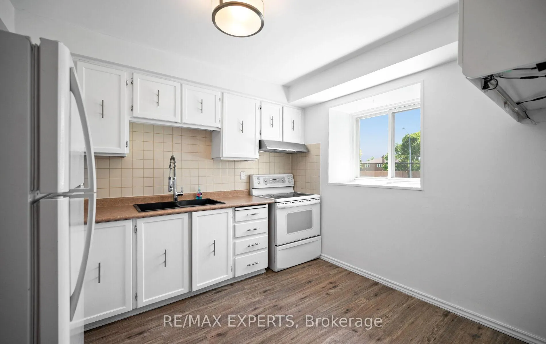Photo 12 of 5 Moregate Crescent, Brampton, Central Park — HOMEH