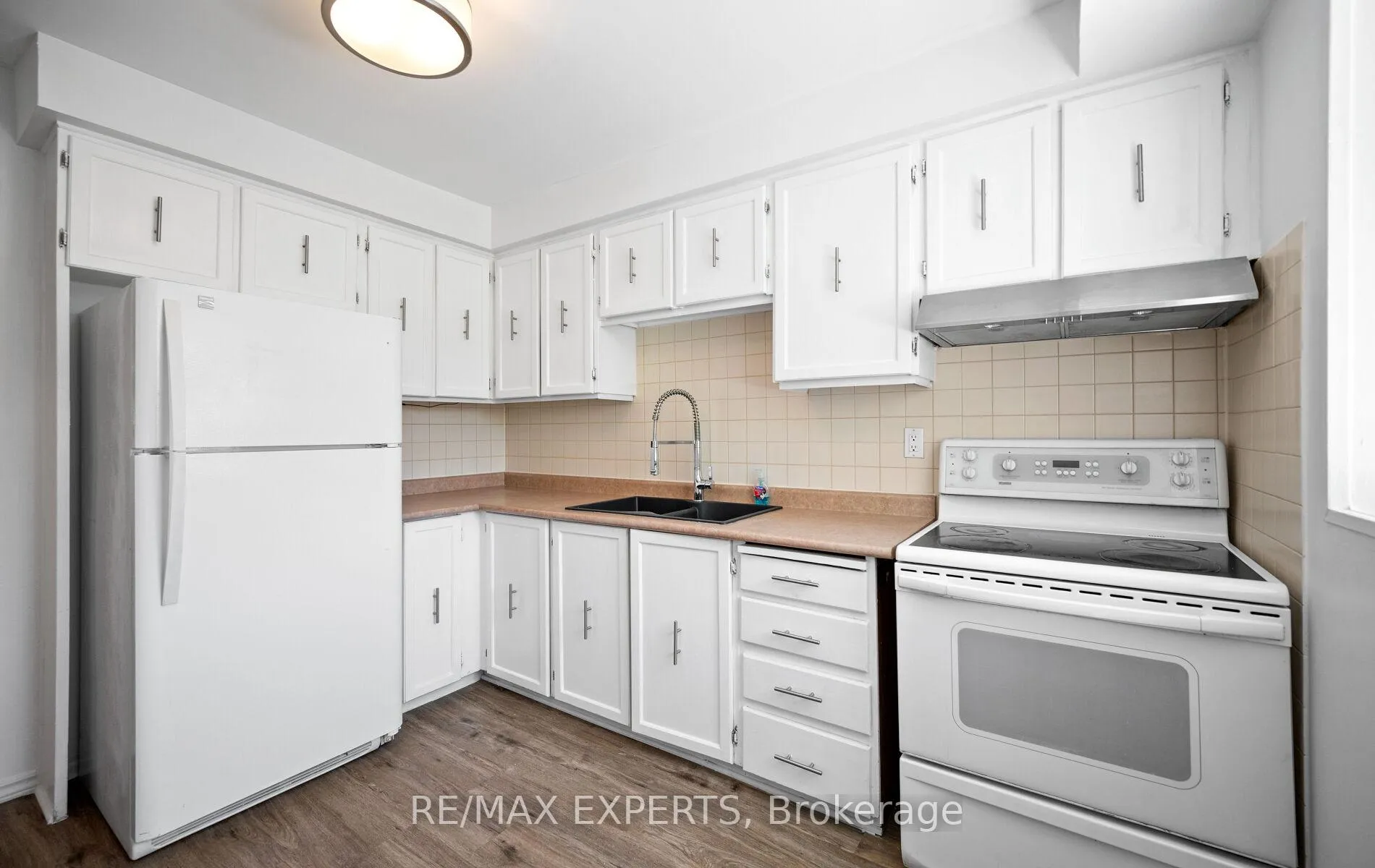 Photo 13 of 5 Moregate Crescent, Brampton, Central Park — HOMEH