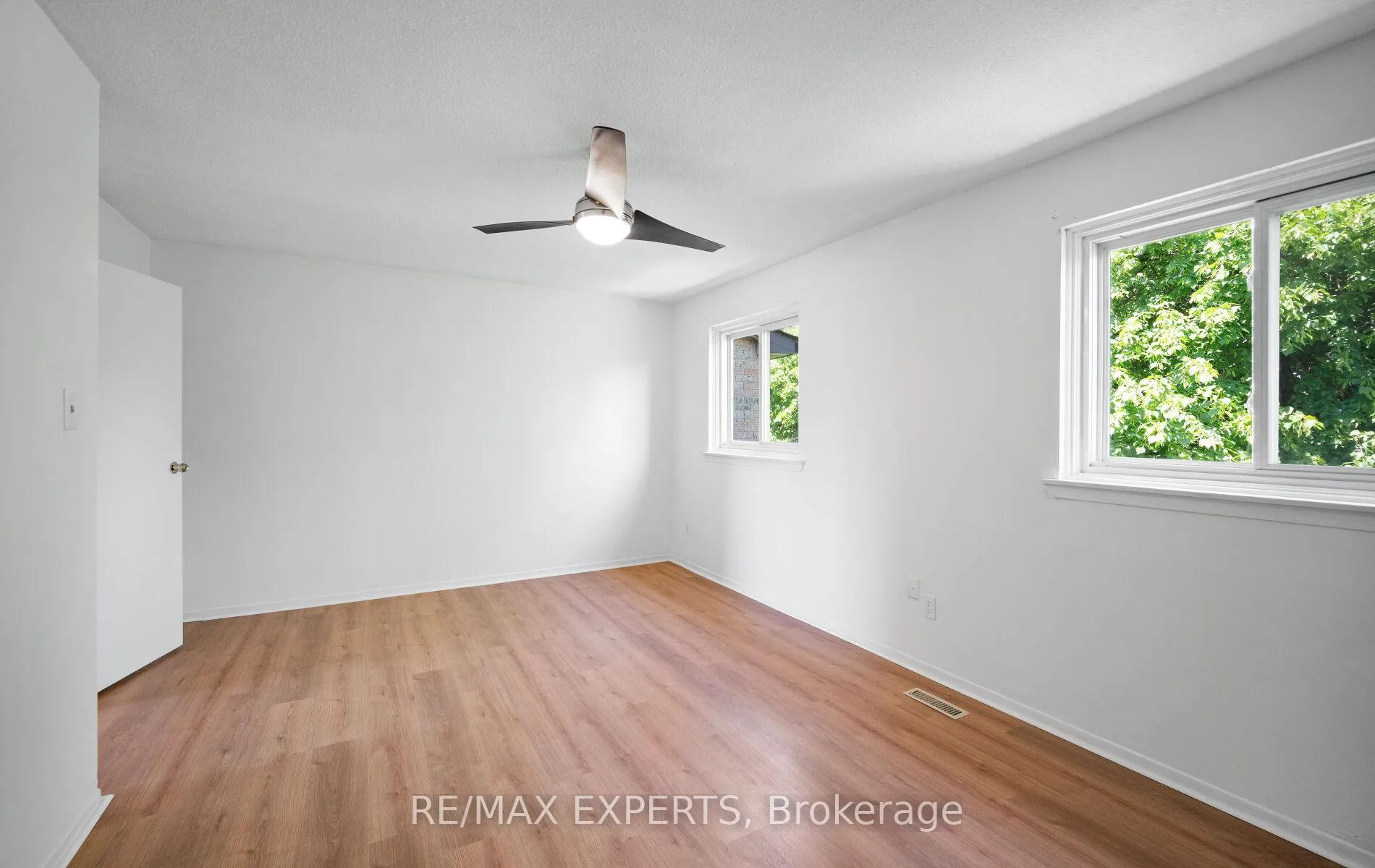 Photo 23 of 5 Moregate Crescent, Brampton, Central Park — HOMEH