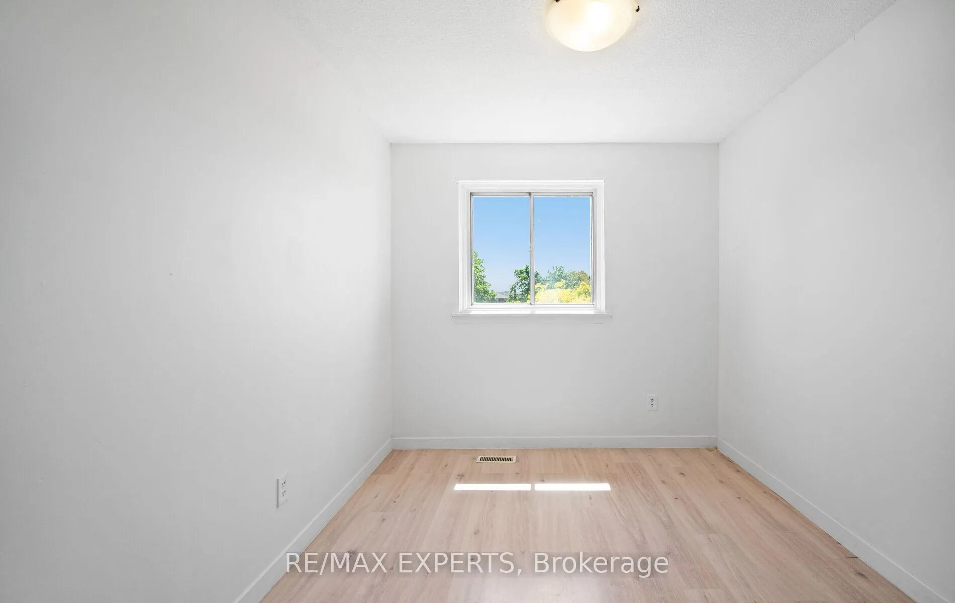 Photo 25 of 5 Moregate Crescent, Brampton, Central Park — HOMEH