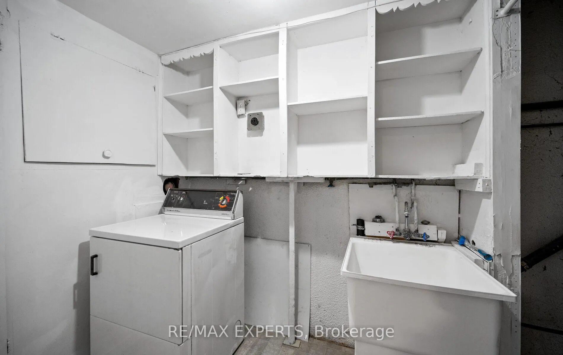 Photo 42 of 5 Moregate Crescent, Brampton, Central Park — HOMEH