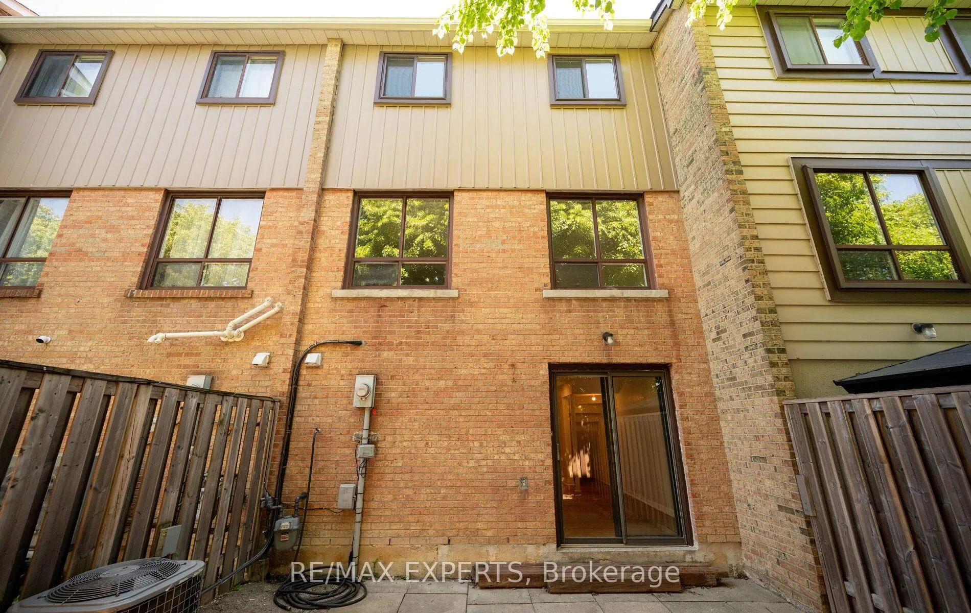 Photo 44 of 5 Moregate Crescent, Brampton, Central Park — HOMEH