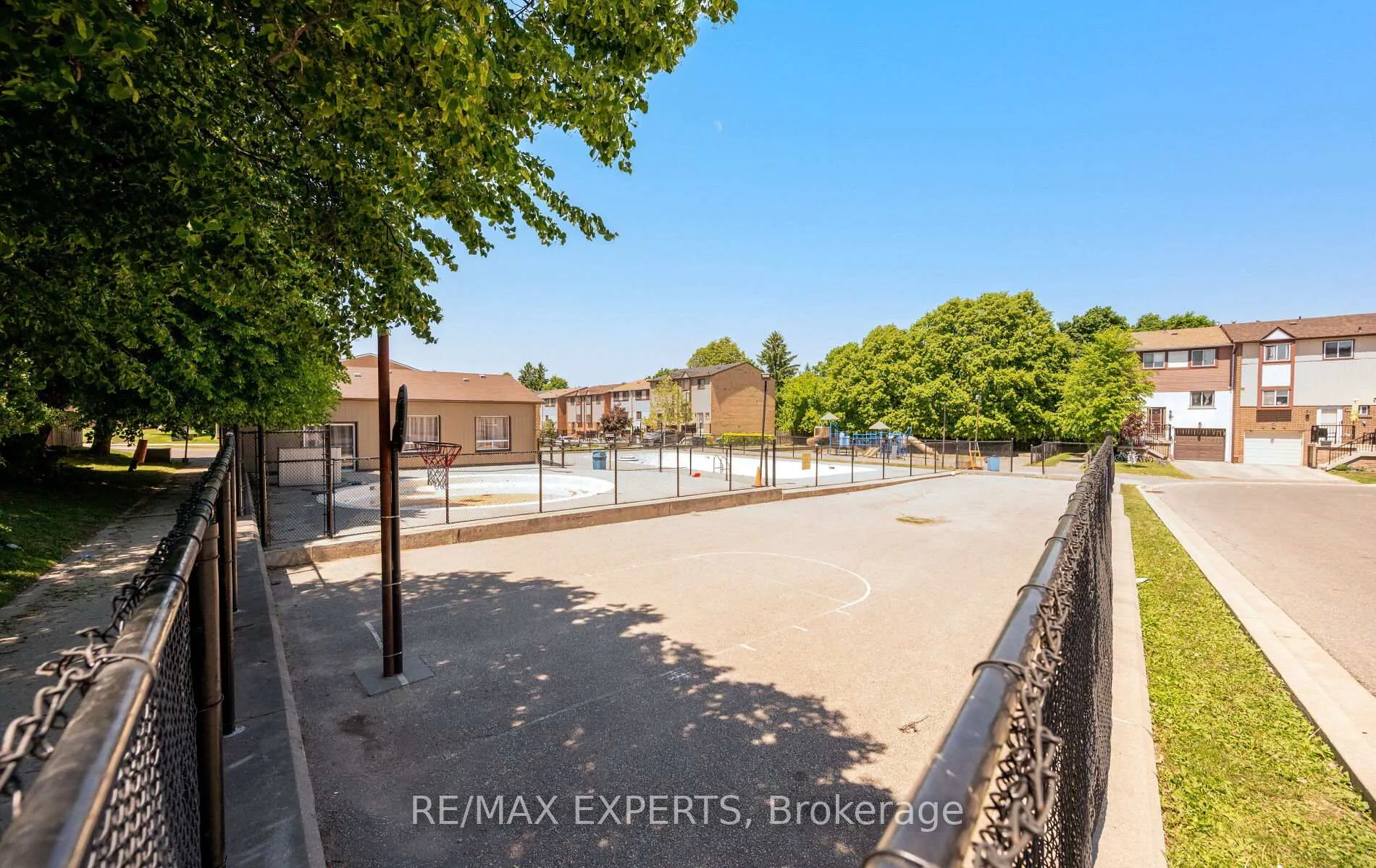 Photo 47 of 5 Moregate Crescent, Brampton, Central Park — HOMEH