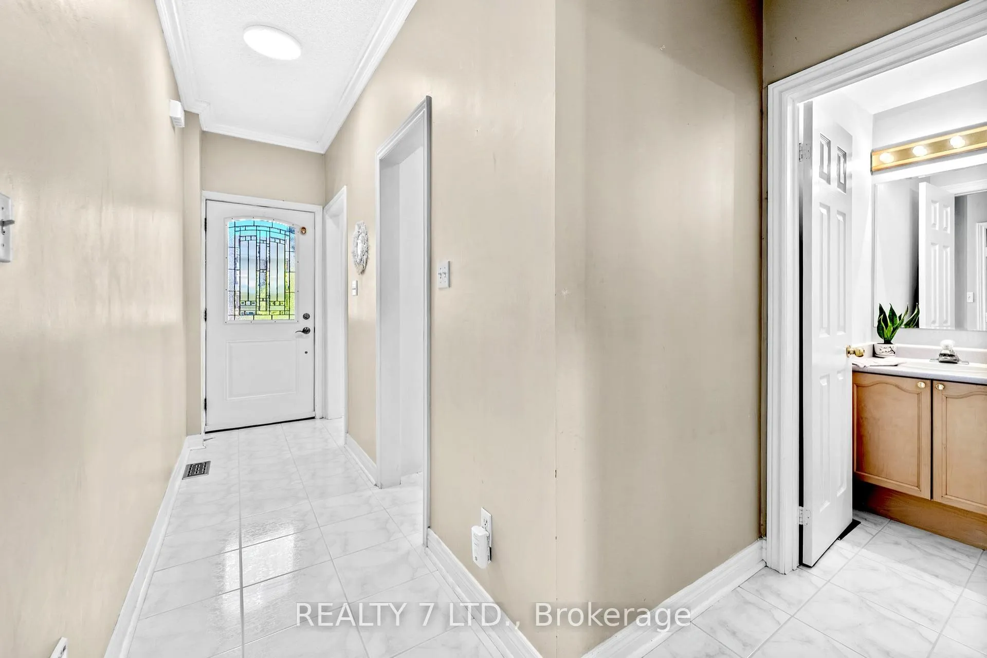 Photo 2 of 211 Downey Circle, Aurora, Bayview Wellington — HOMEH