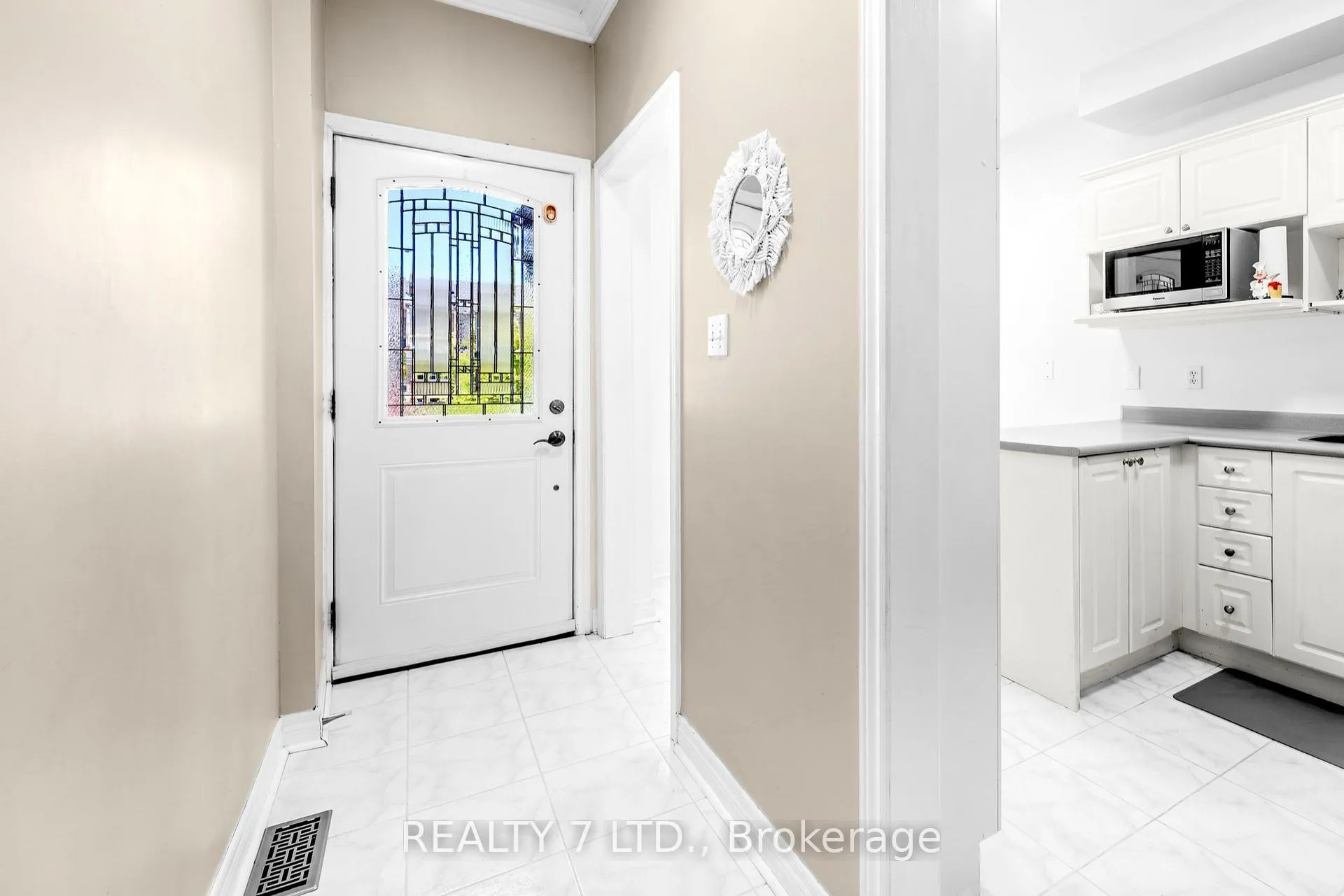 Photo 3 of 211 Downey Circle, Aurora, Bayview Wellington — HOMEH
