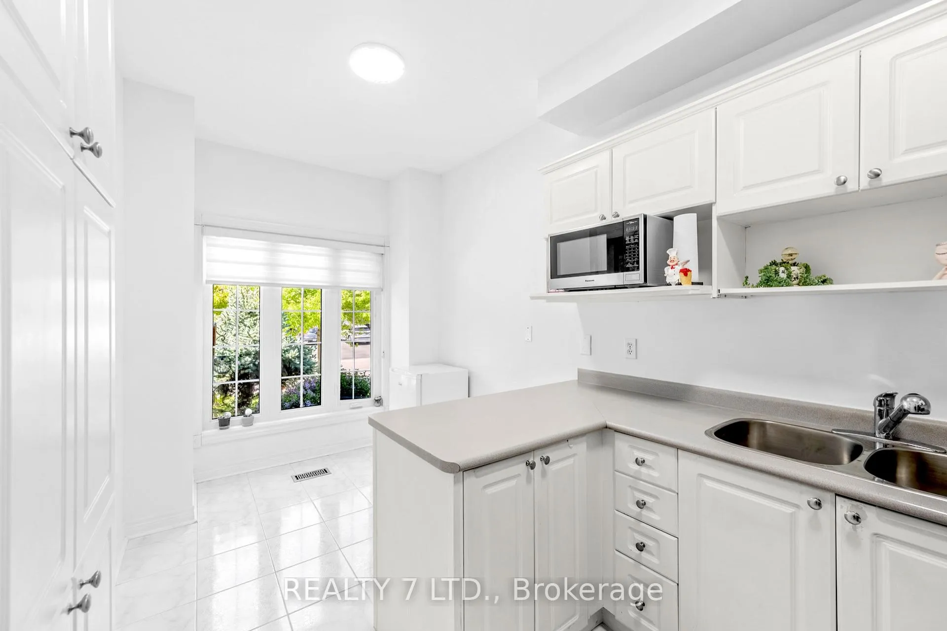 Photo 5 of 211 Downey Circle, Aurora, Bayview Wellington — HOMEH