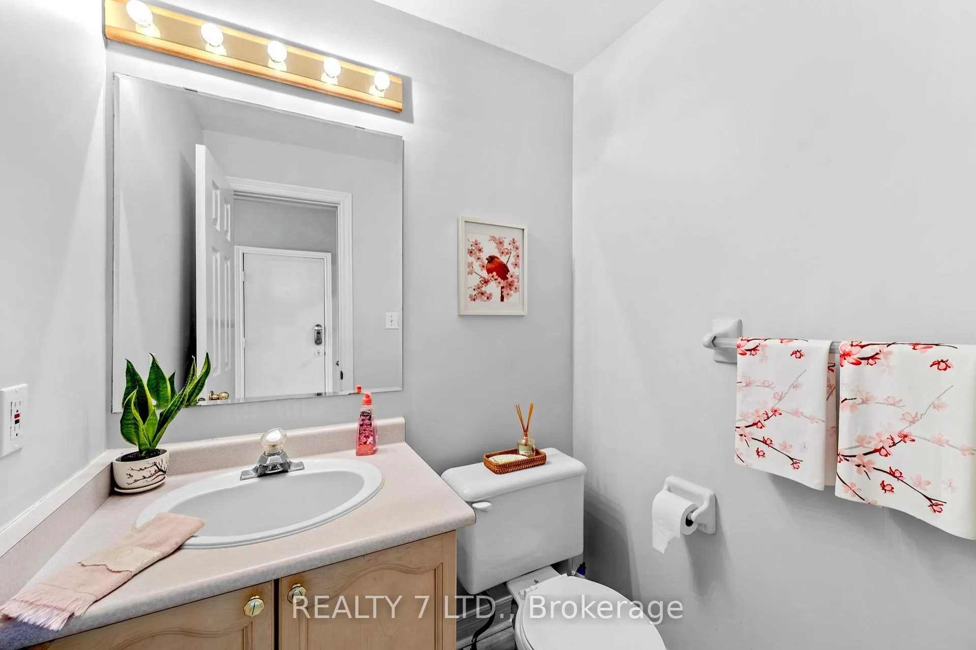 Photo 7 of 211 Downey Circle, Aurora, Bayview Wellington — HOMEH