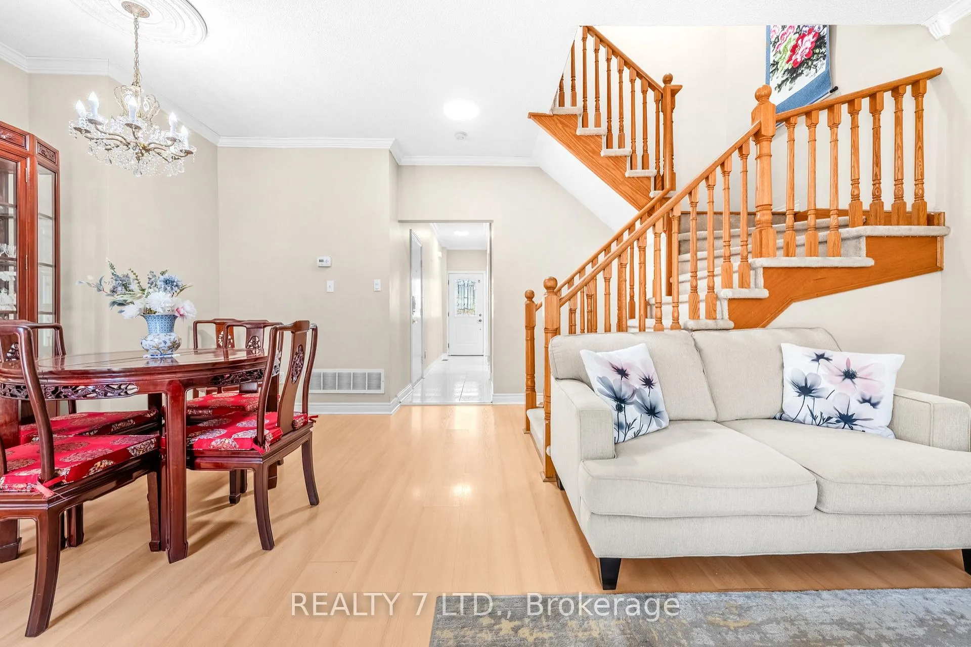Photo 8 of 211 Downey Circle, Aurora, Bayview Wellington — HOMEH
