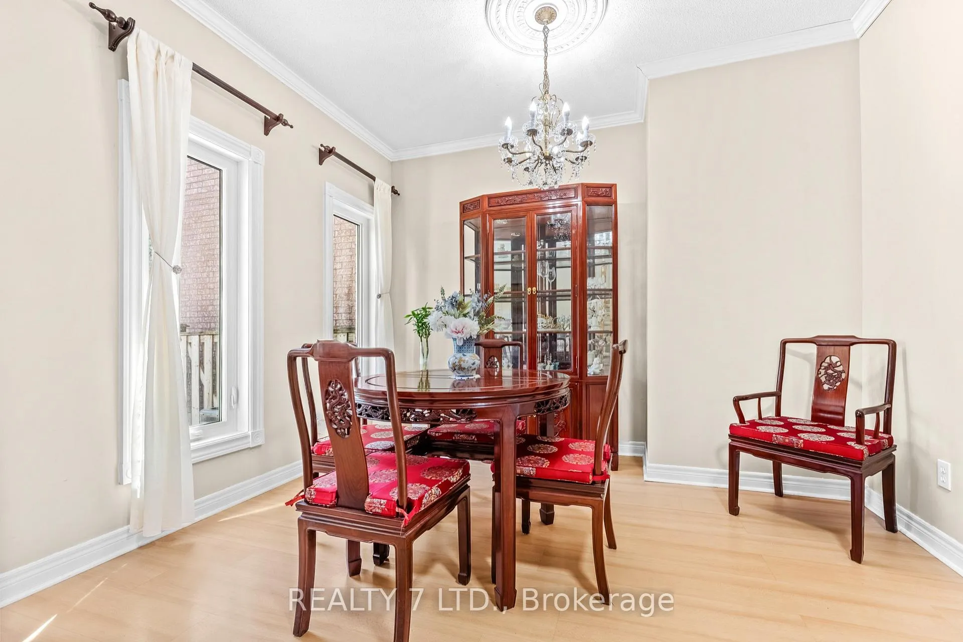 Photo 9 of 211 Downey Circle, Aurora, Bayview Wellington — HOMEH