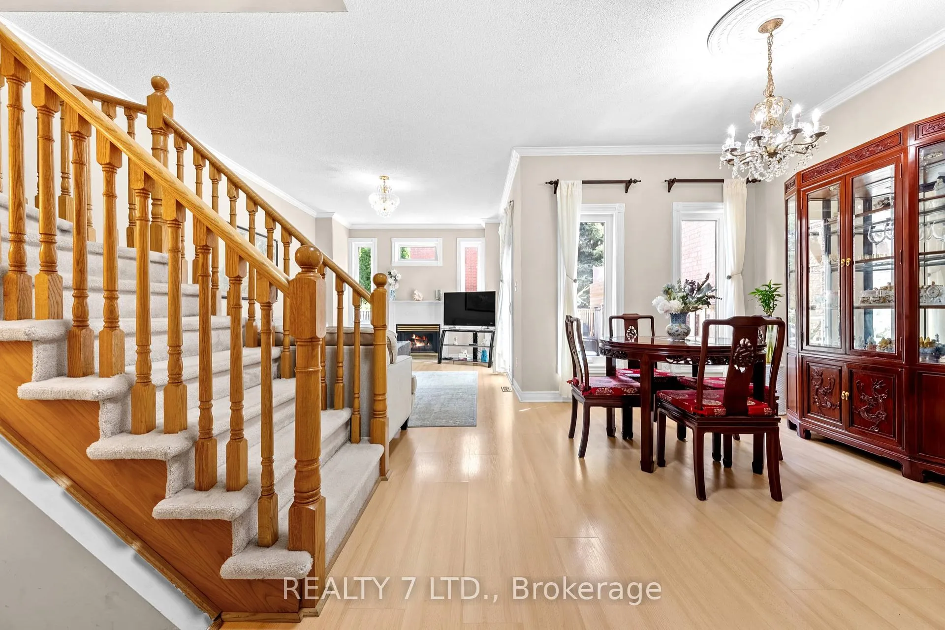 Photo 10 of 211 Downey Circle, Aurora, Bayview Wellington — HOMEH
