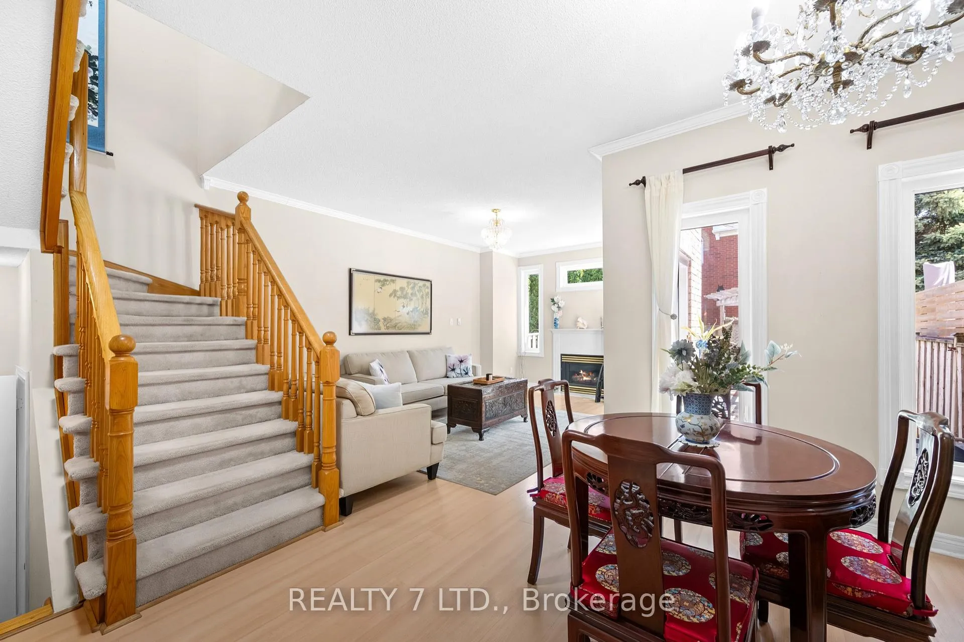 Photo 11 of 211 Downey Circle, Aurora, Bayview Wellington — HOMEH