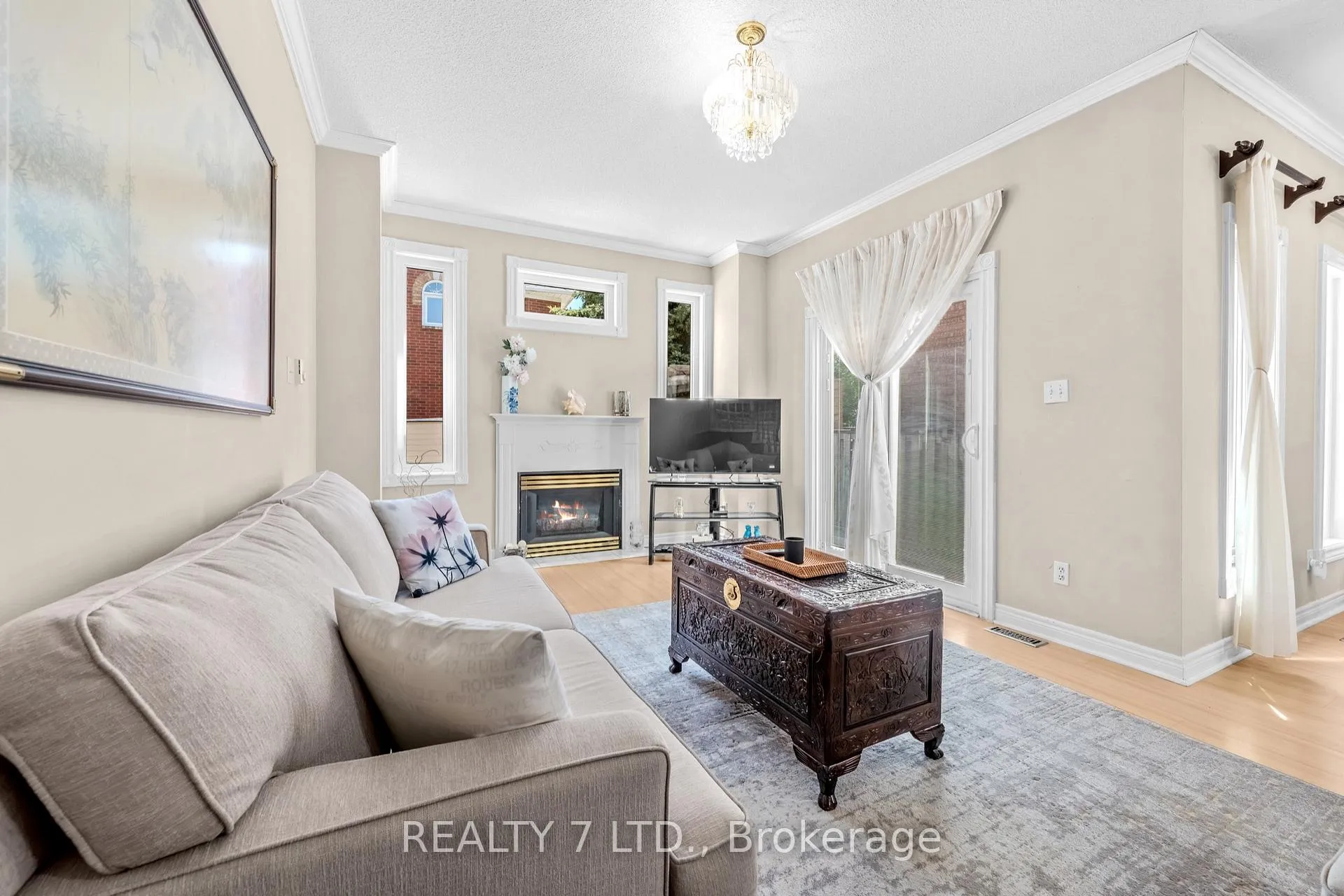 Photo 13 of 211 Downey Circle, Aurora, Bayview Wellington — HOMEH