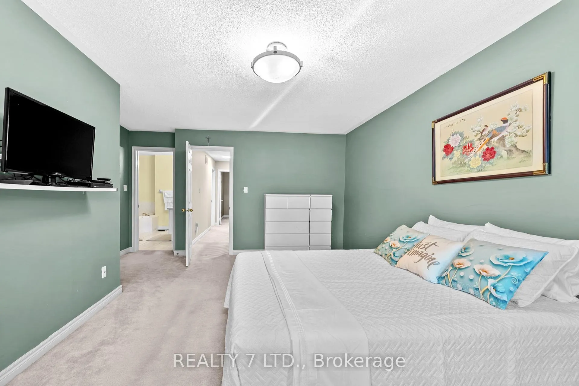 Photo 17 of 211 Downey Circle, Aurora, Bayview Wellington — HOMEH