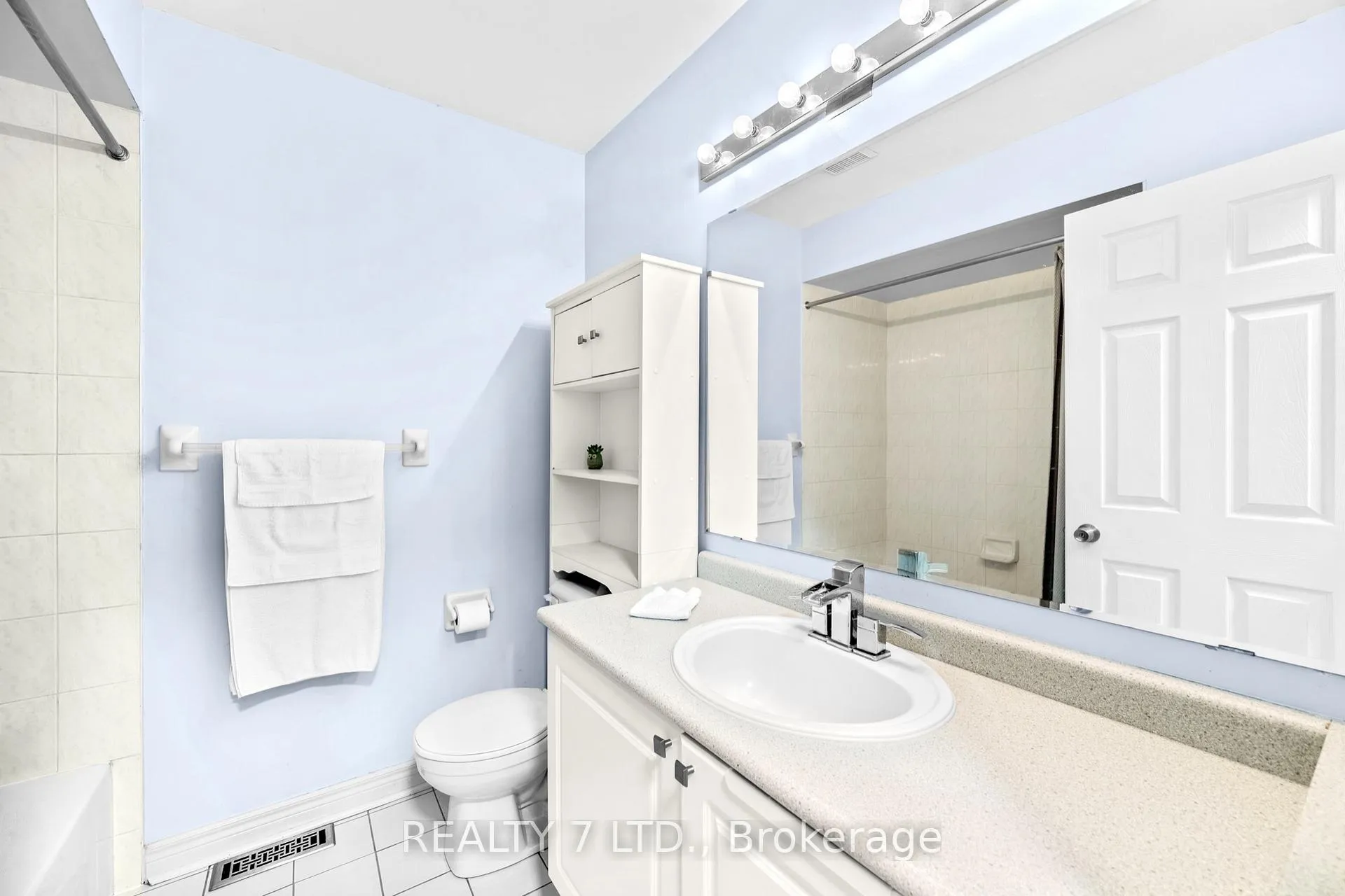 Photo 26 of 211 Downey Circle, Aurora, Bayview Wellington — HOMEH