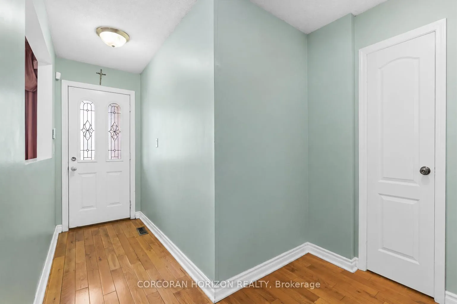 Photo 3 of 28 Chad Crescent, Scarborough, Malvern — HOMEH