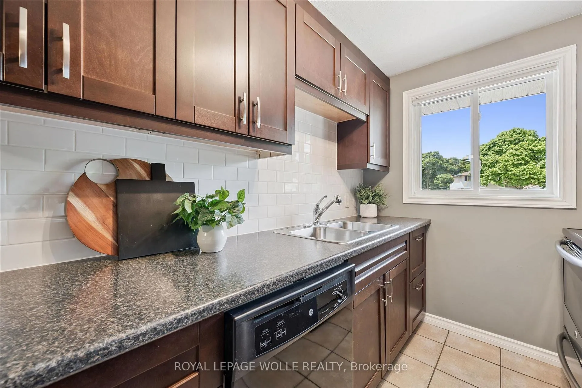 Photo 7 of 541 Shingle Bridge Place, Cambridge — HOMEH