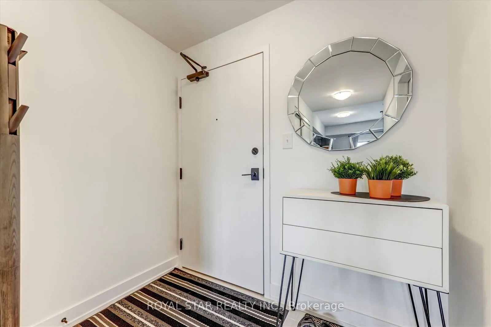 Photo 9 of Unit 401, 1 Chef Lane, Barrie, Rural Barrie Southeast — HOMEH