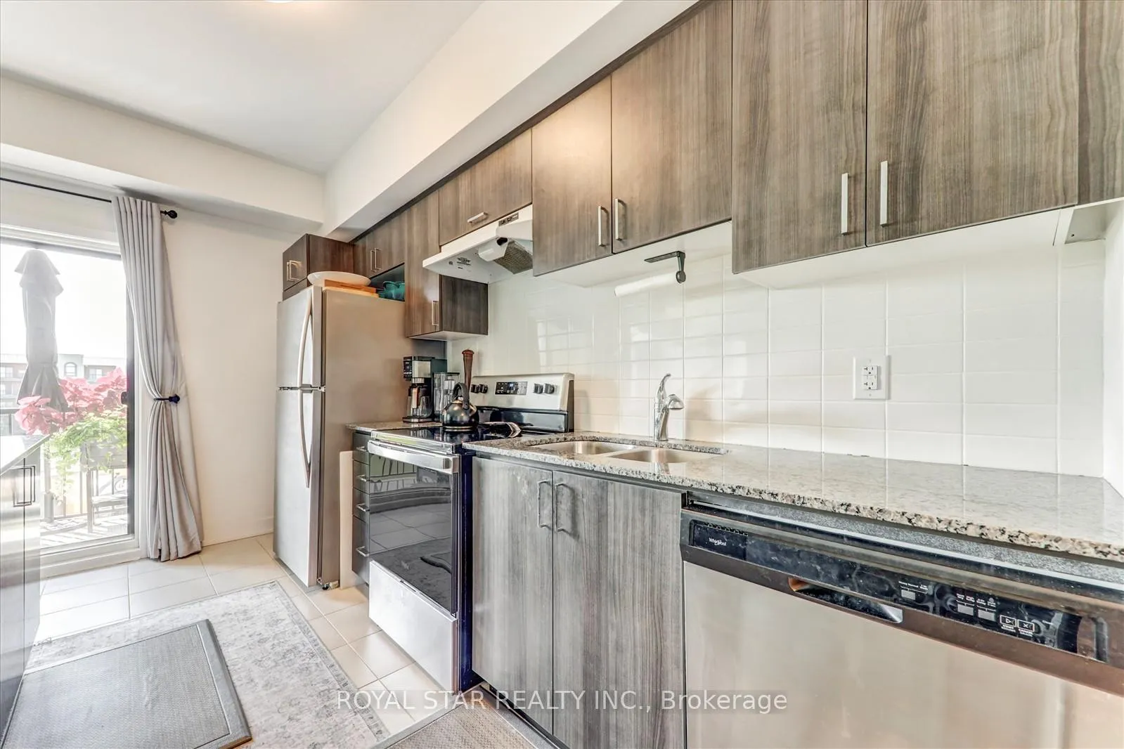 Photo 10 of Unit 401, 1 Chef Lane, Barrie, Rural Barrie Southeast — HOMEH