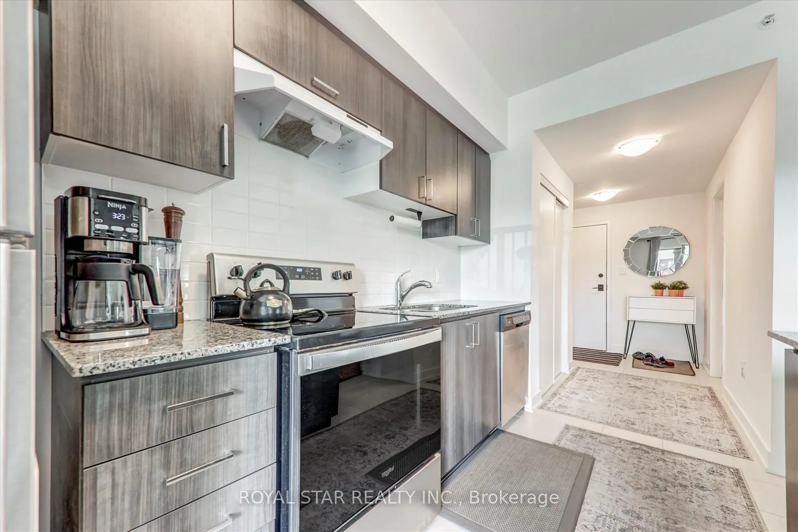 Photo 11 of Unit 401, 1 Chef Lane, Barrie, Rural Barrie Southeast — HOMEH