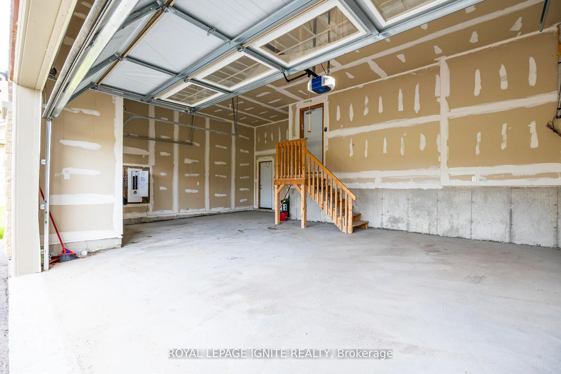 Photo 42 of 83 Summer Breeze Drive, Quinte West, Murray Ward — HOMEH
