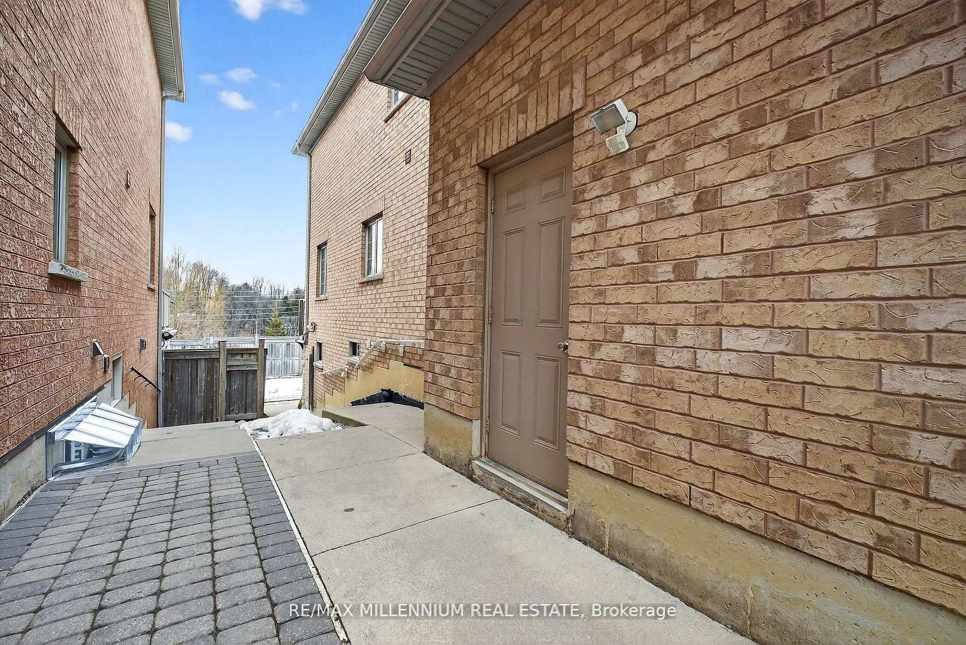 Photo 3 of 75 Twin Hill Crescent, Vaughan, Vellore Village — HOMEH