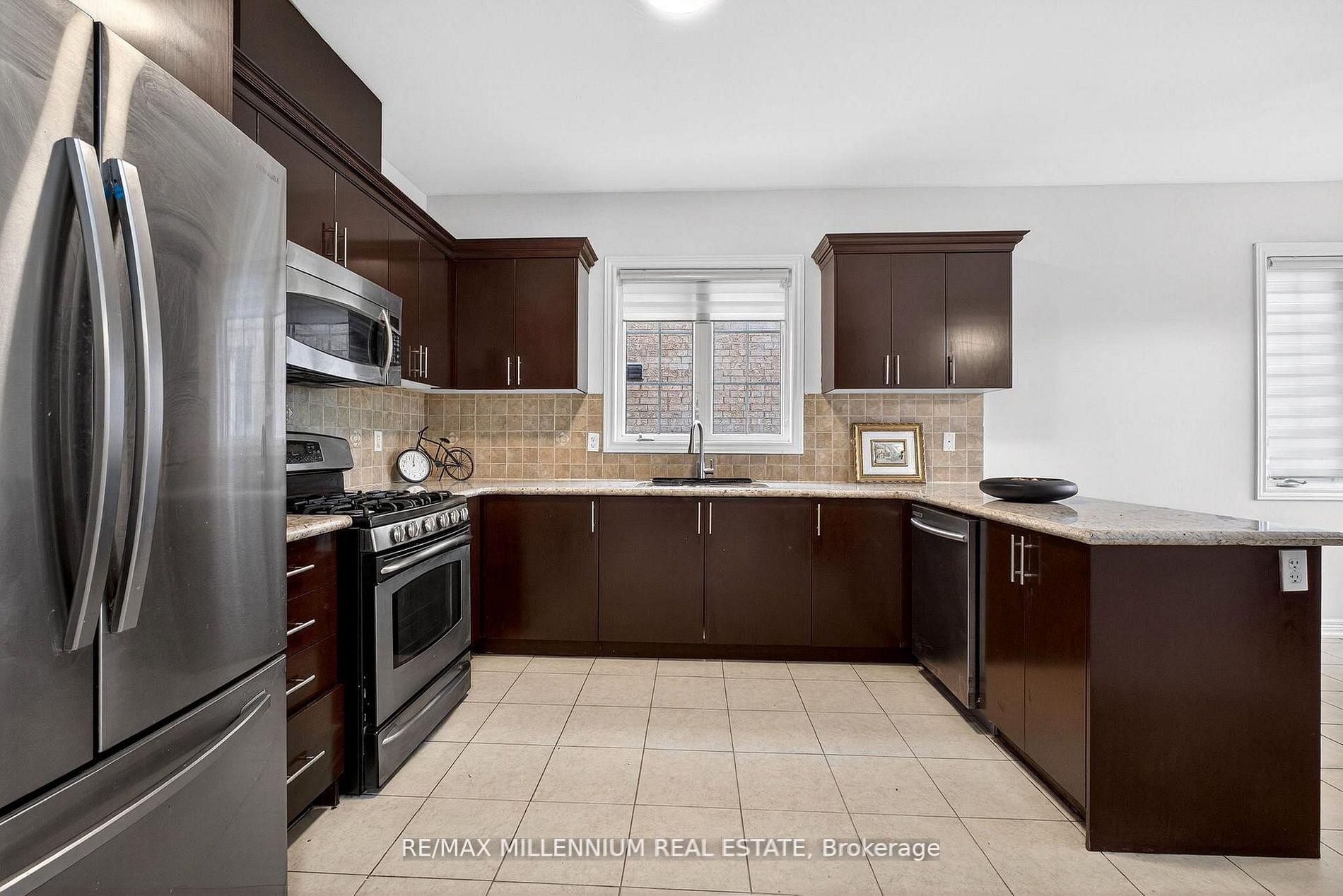 Photo 5 of 75 Twin Hill Crescent, Vaughan, Vellore Village — HOMEH