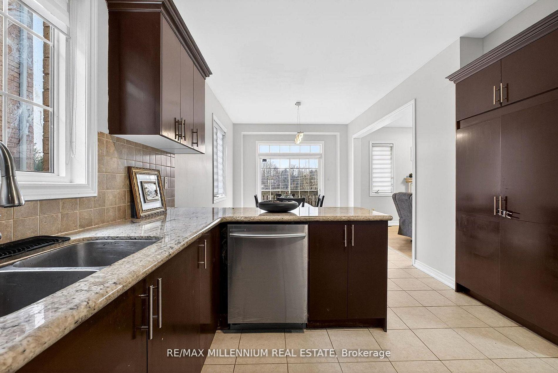 Photo 11 of 75 Twin Hill Crescent, Vaughan, Vellore Village — HOMEH
