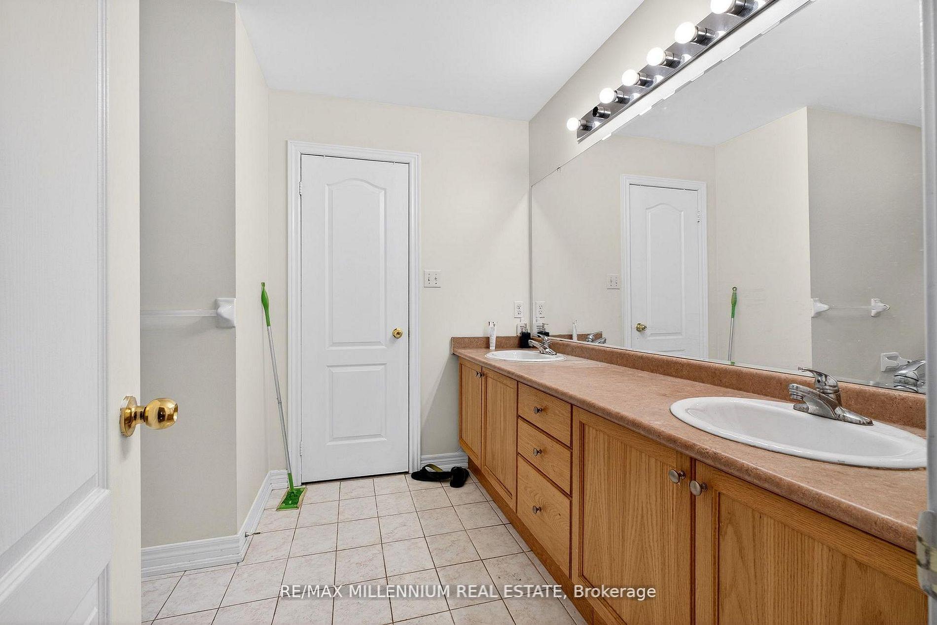 Photo 29 of 75 Twin Hill Crescent, Vaughan, Vellore Village — HOMEH