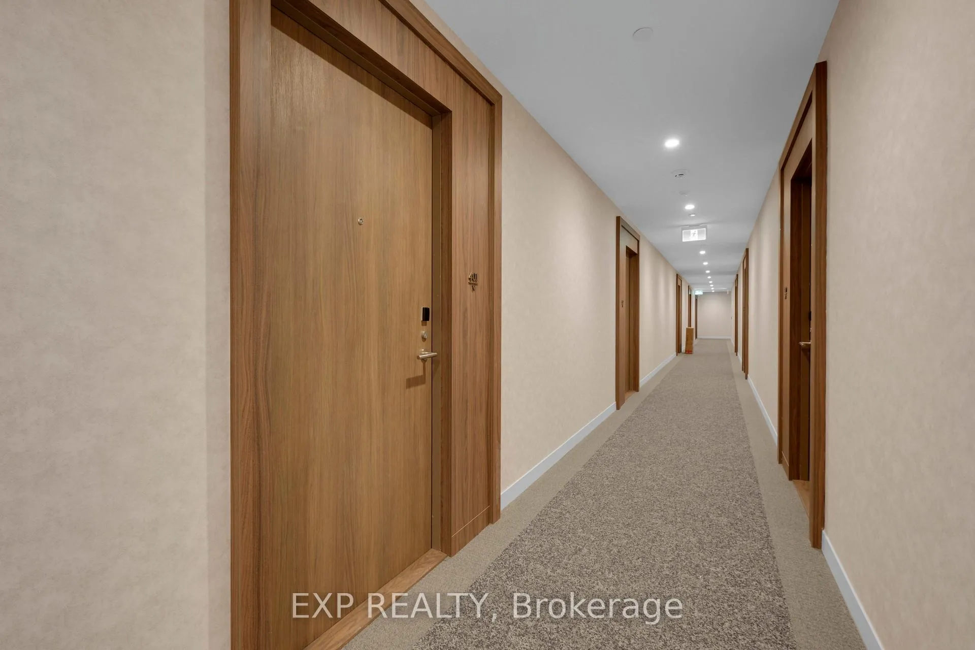 Photo 9 of Unit 401, 8188 Yonge Street, Vaughan, Uplands — HOMEH