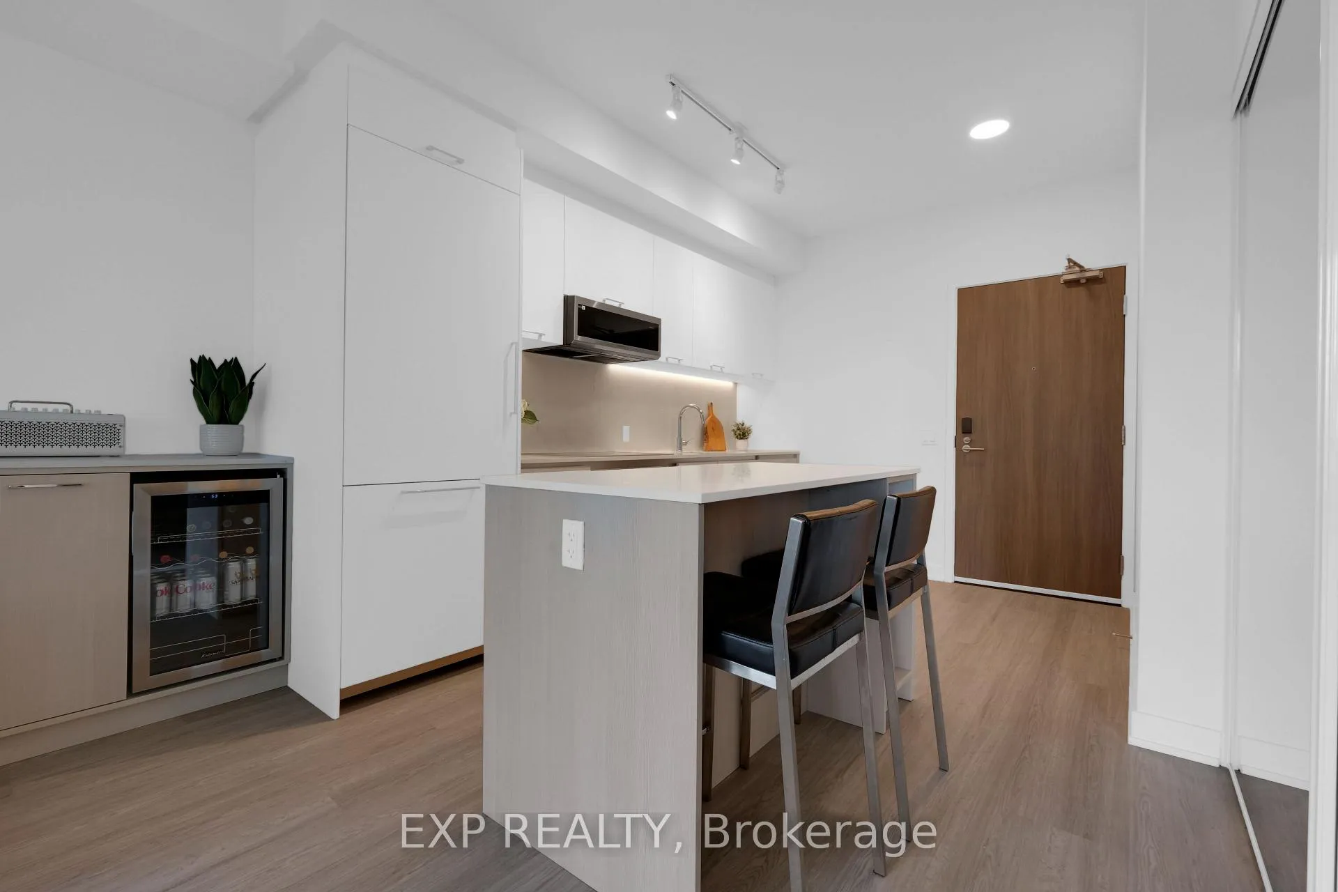 Photo 12 of Unit 401, 8188 Yonge Street, Vaughan, Uplands — HOMEH