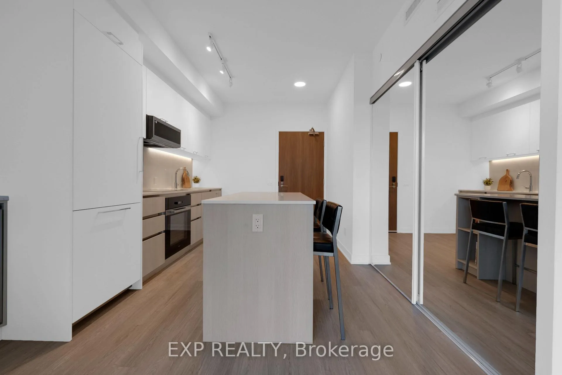 Photo 13 of Unit 401, 8188 Yonge Street, Vaughan, Uplands — HOMEH