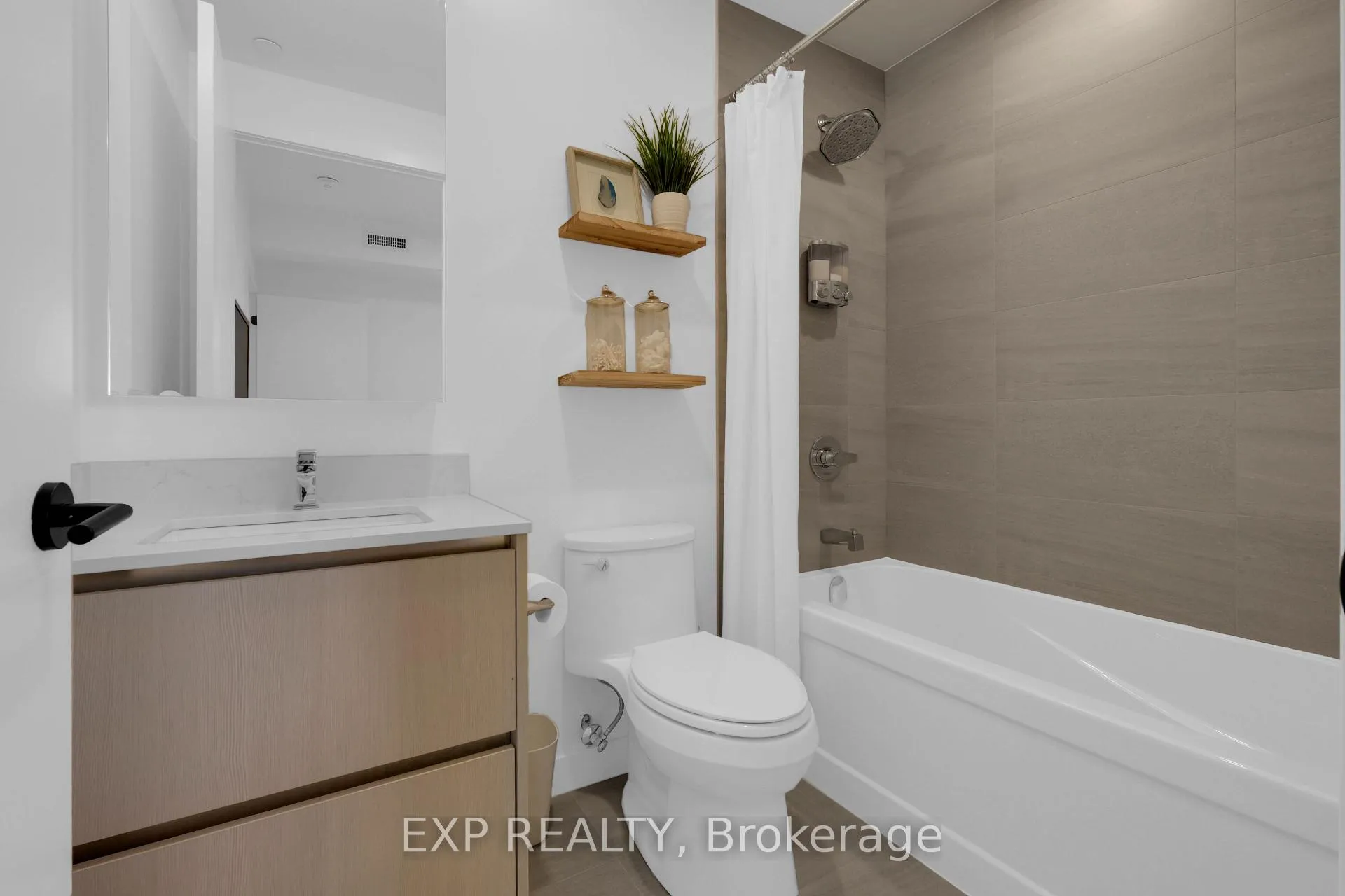 Photo 24 of Unit 401, 8188 Yonge Street, Vaughan, Uplands — HOMEH