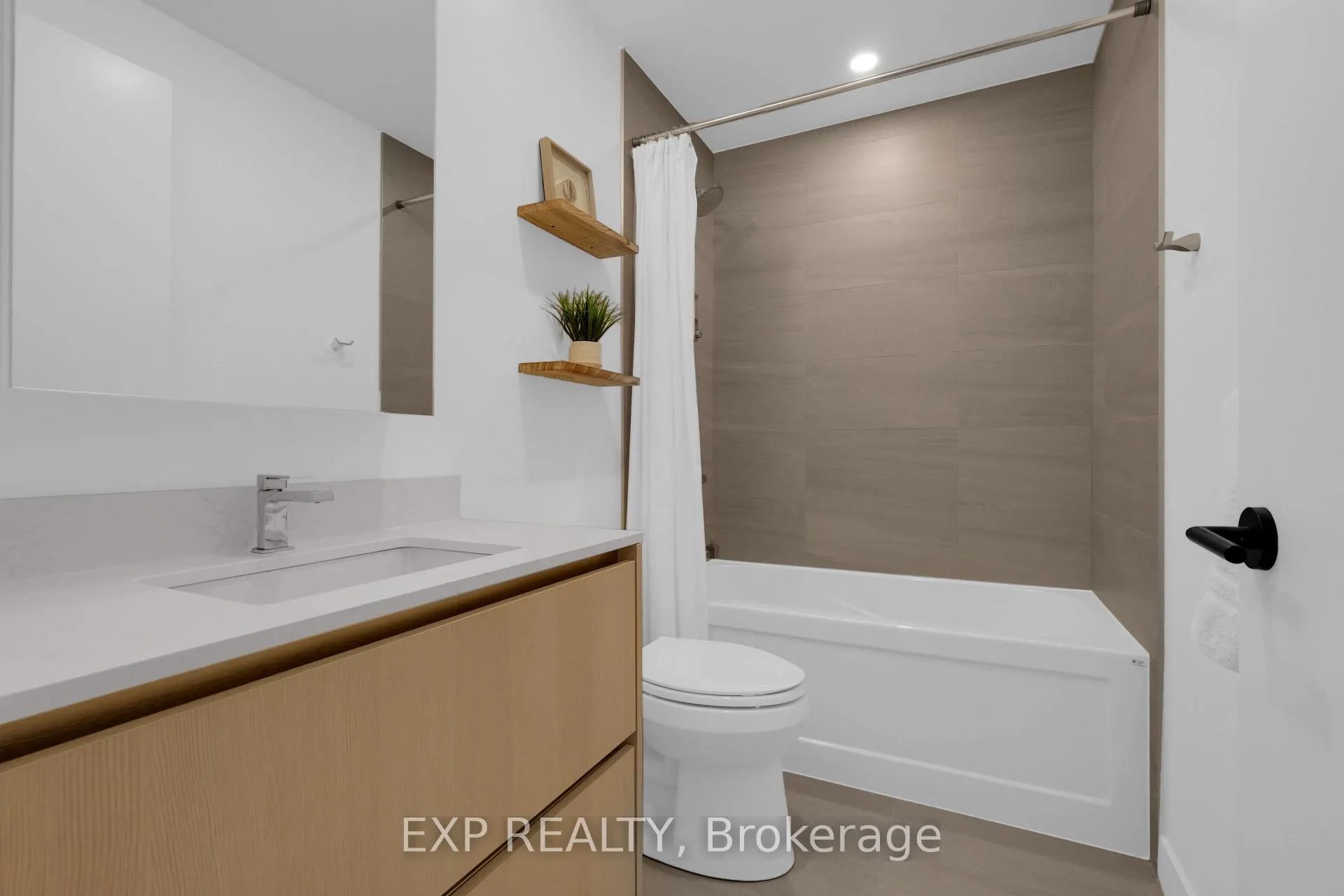Photo 30 of Unit 401, 8188 Yonge Street, Vaughan, Uplands — HOMEH