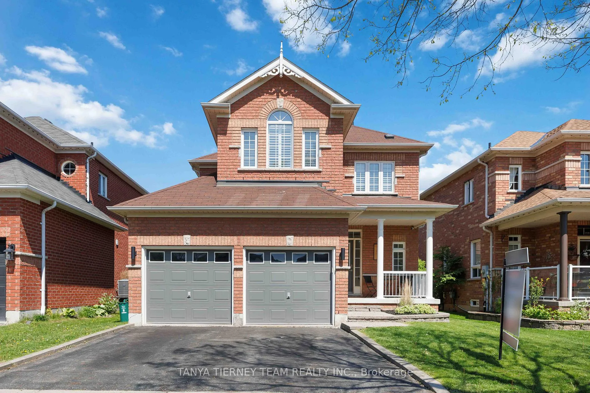 Photo 2 of 9 Penhurst Drive, Whitby, Brooklin — HOMEH