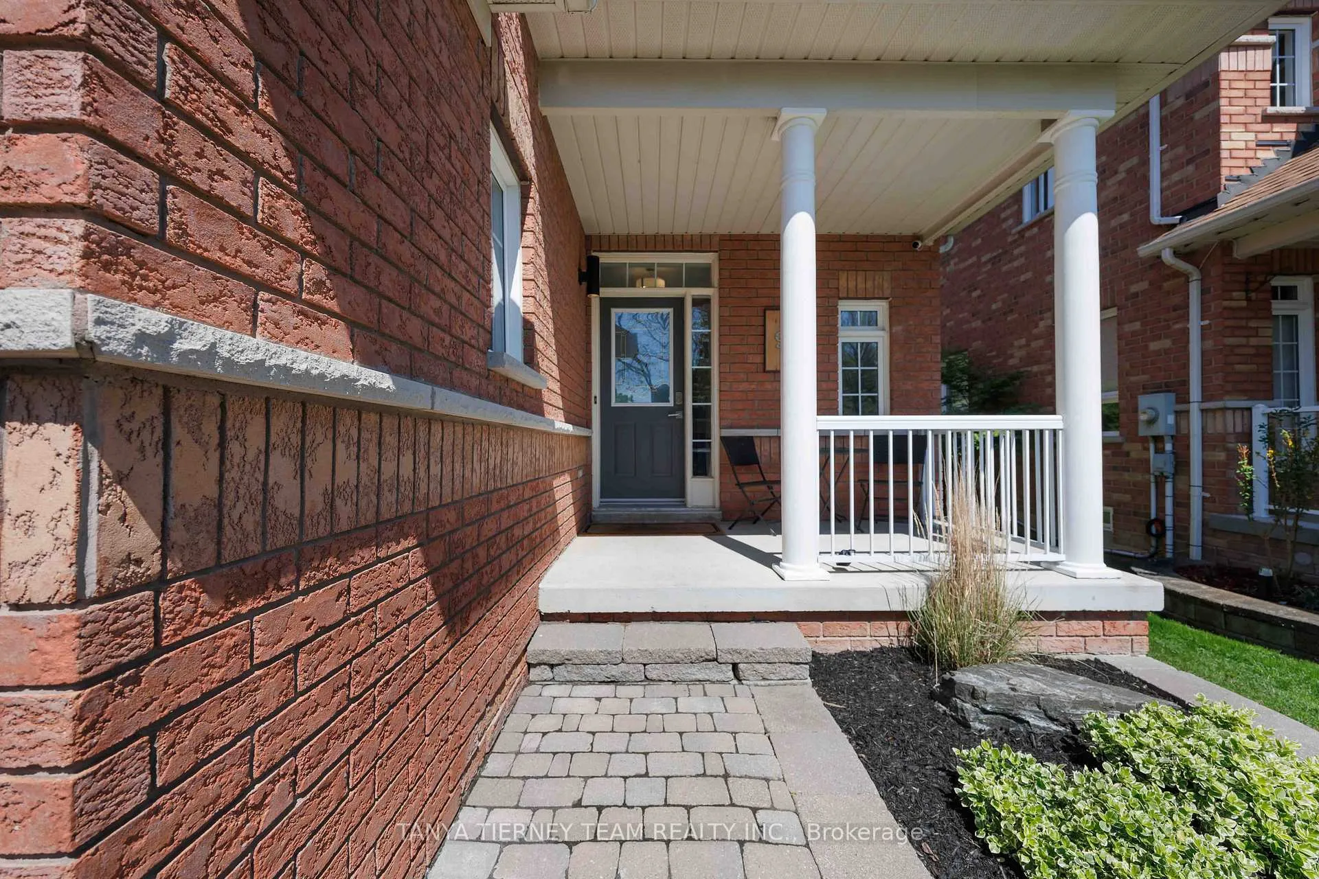 Photo 4 of 9 Penhurst Drive, Whitby, Brooklin — HOMEH