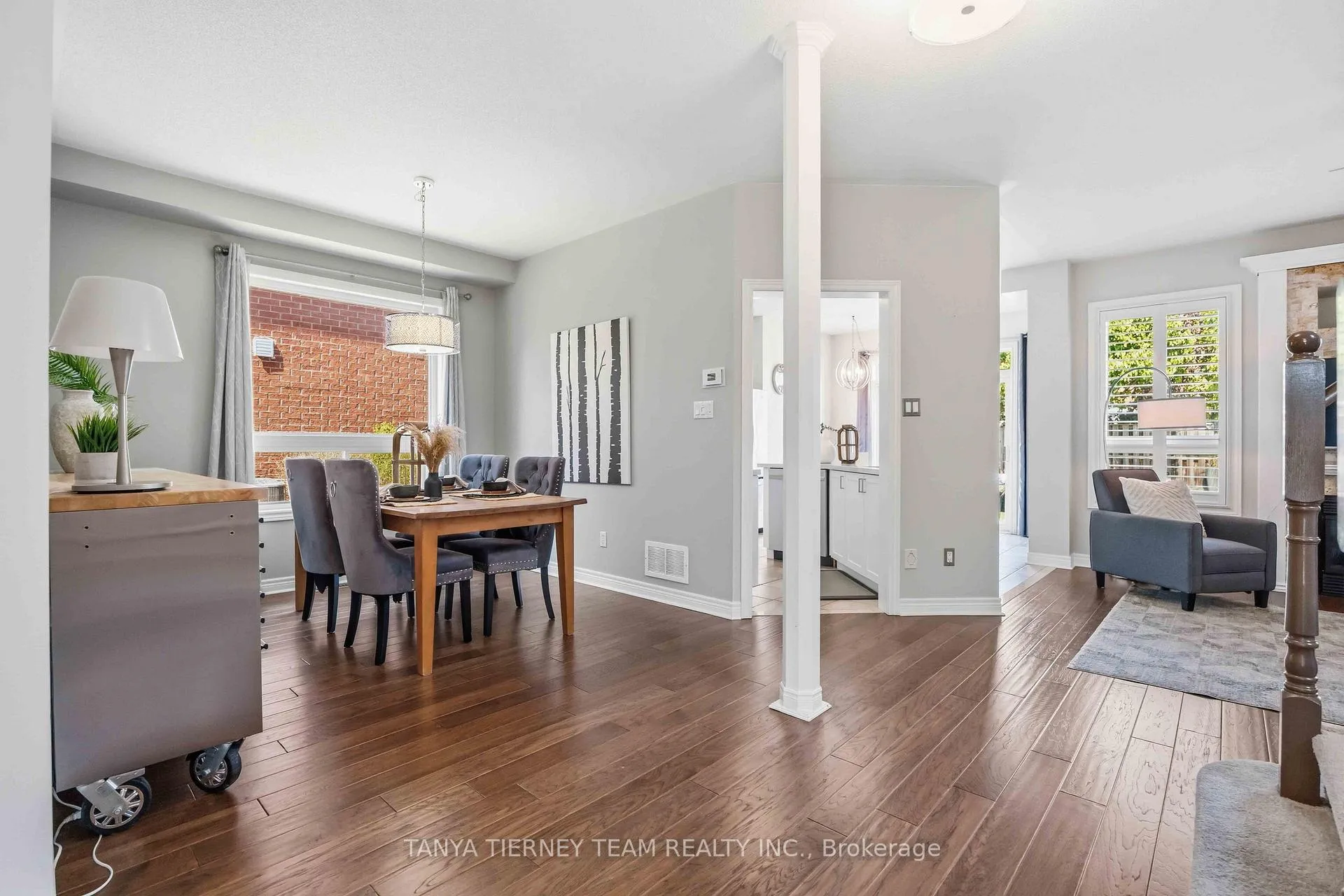 Photo 6 of 9 Penhurst Drive, Whitby, Brooklin — HOMEH