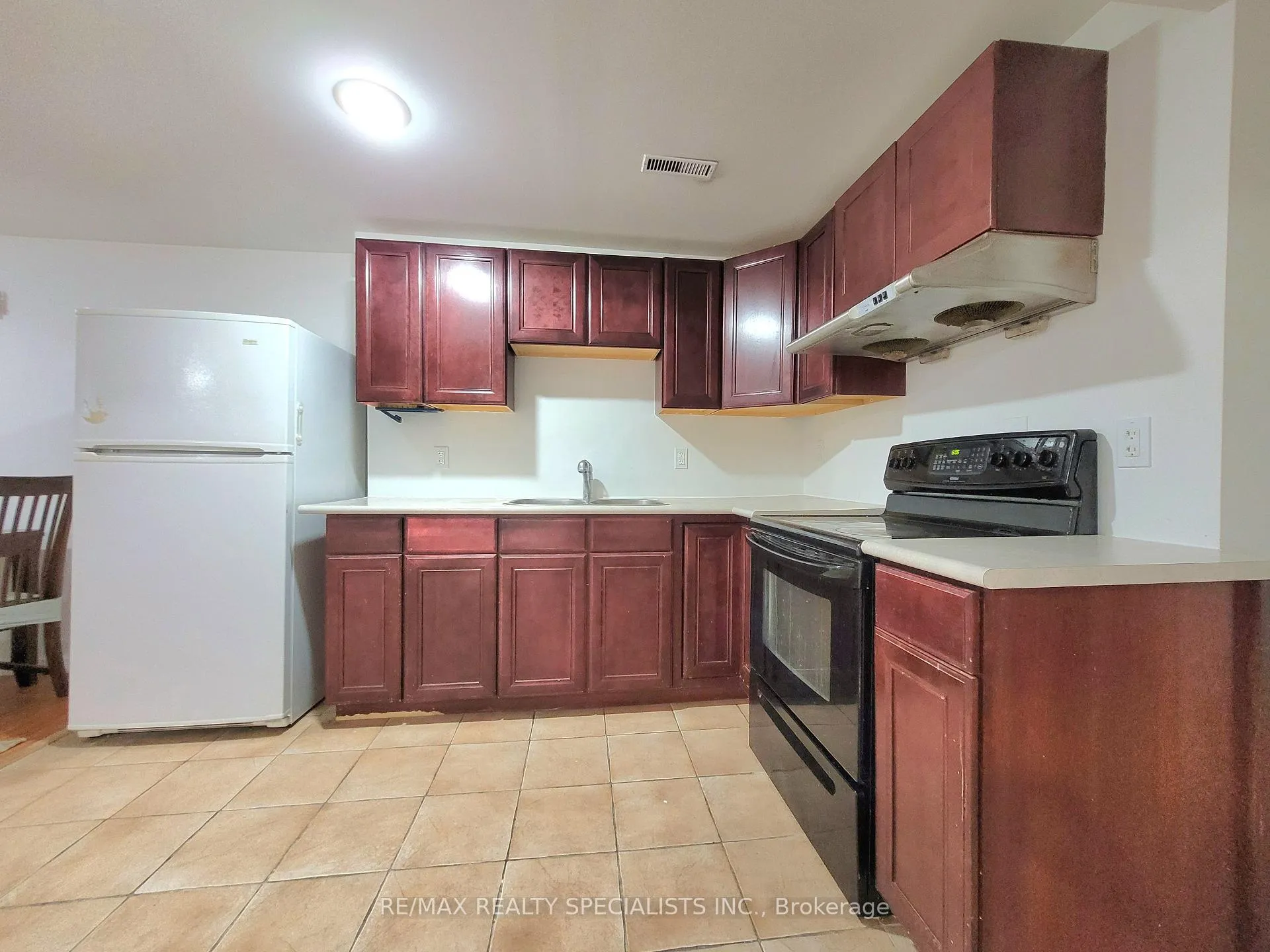 Photo 3 of Unit basement, 24 Blazing Star Drive, Brampton, Sandringham-Wellington — HOMEH