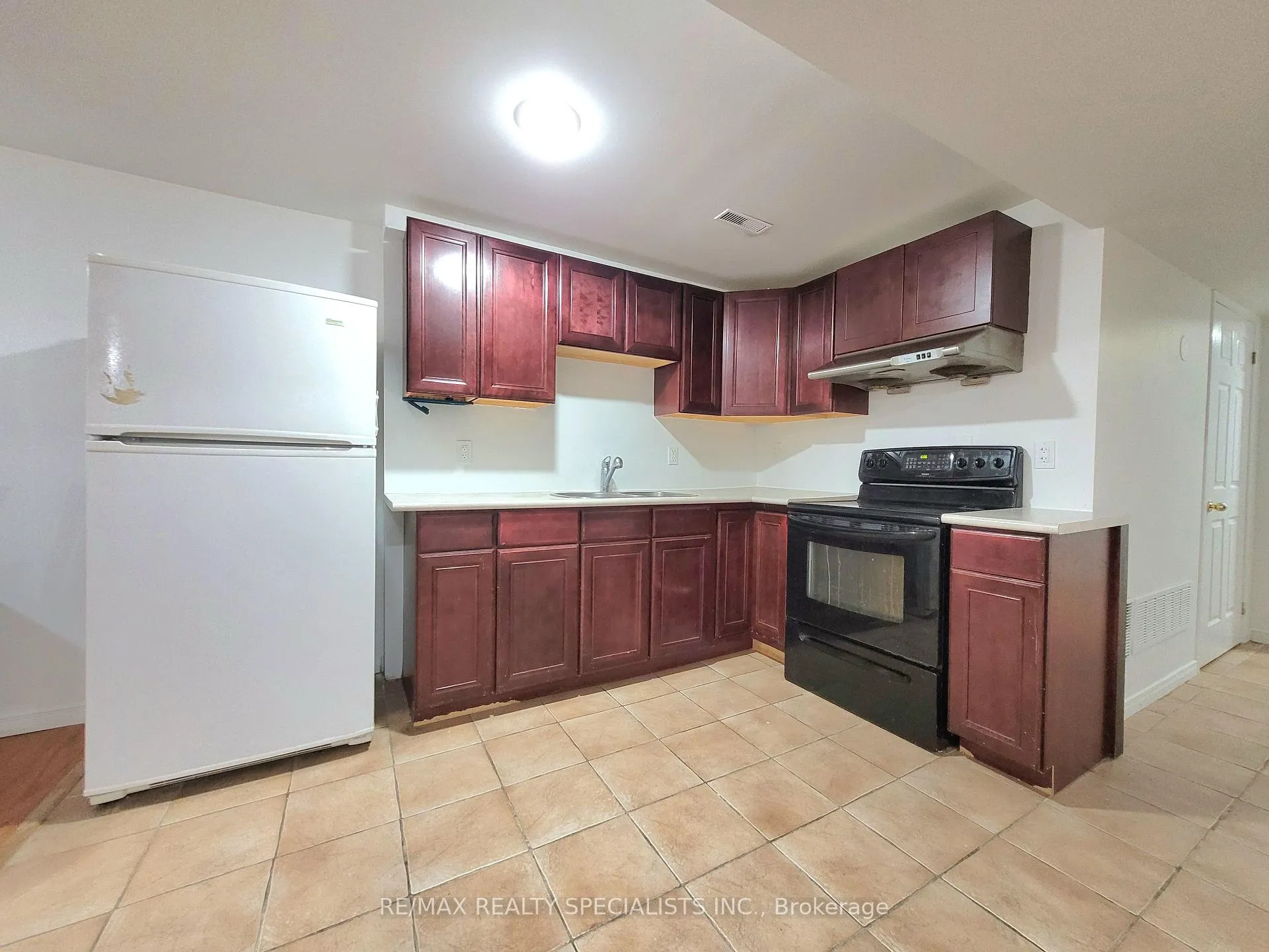 Photo 4 of Unit basement, 24 Blazing Star Drive, Brampton, Sandringham-Wellington — HOMEH
