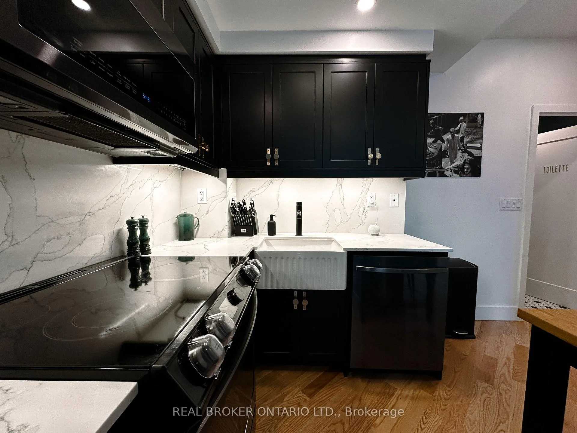 Photo 3 of Unit 903, 15 Bruyeres Mews, Toronto, Niagara — HOMEH